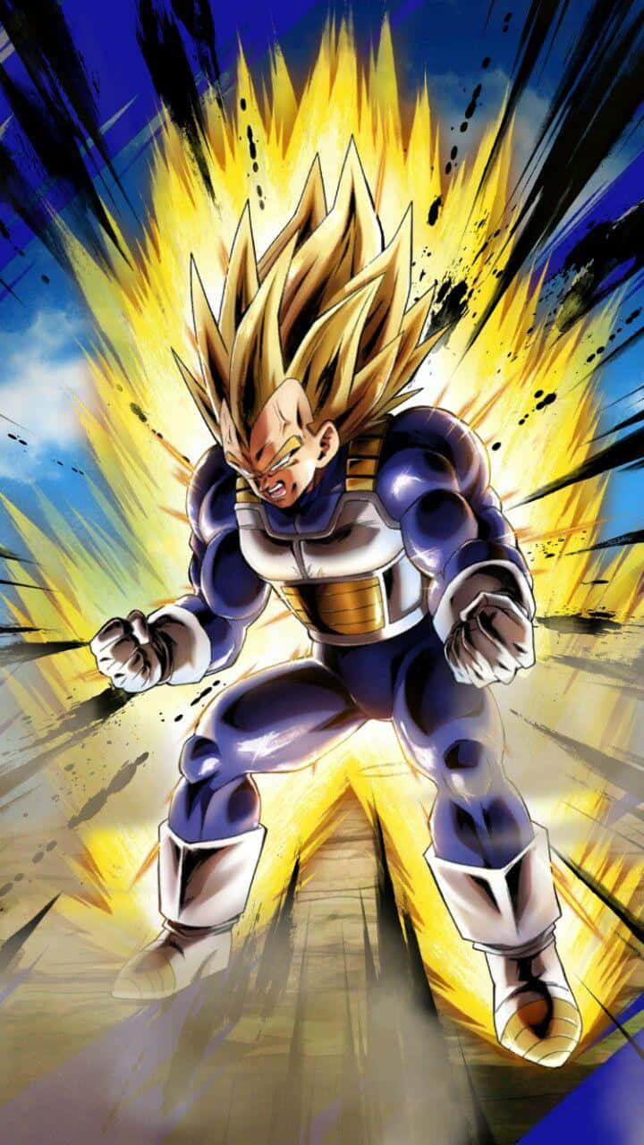 Dragon Ball Legends 桌布 壁紙 — 一個強大的超級賽亞人貝吉塔以戰鬥姿勢散發出強烈的金色能量，背景是動態的藍色和黃色。