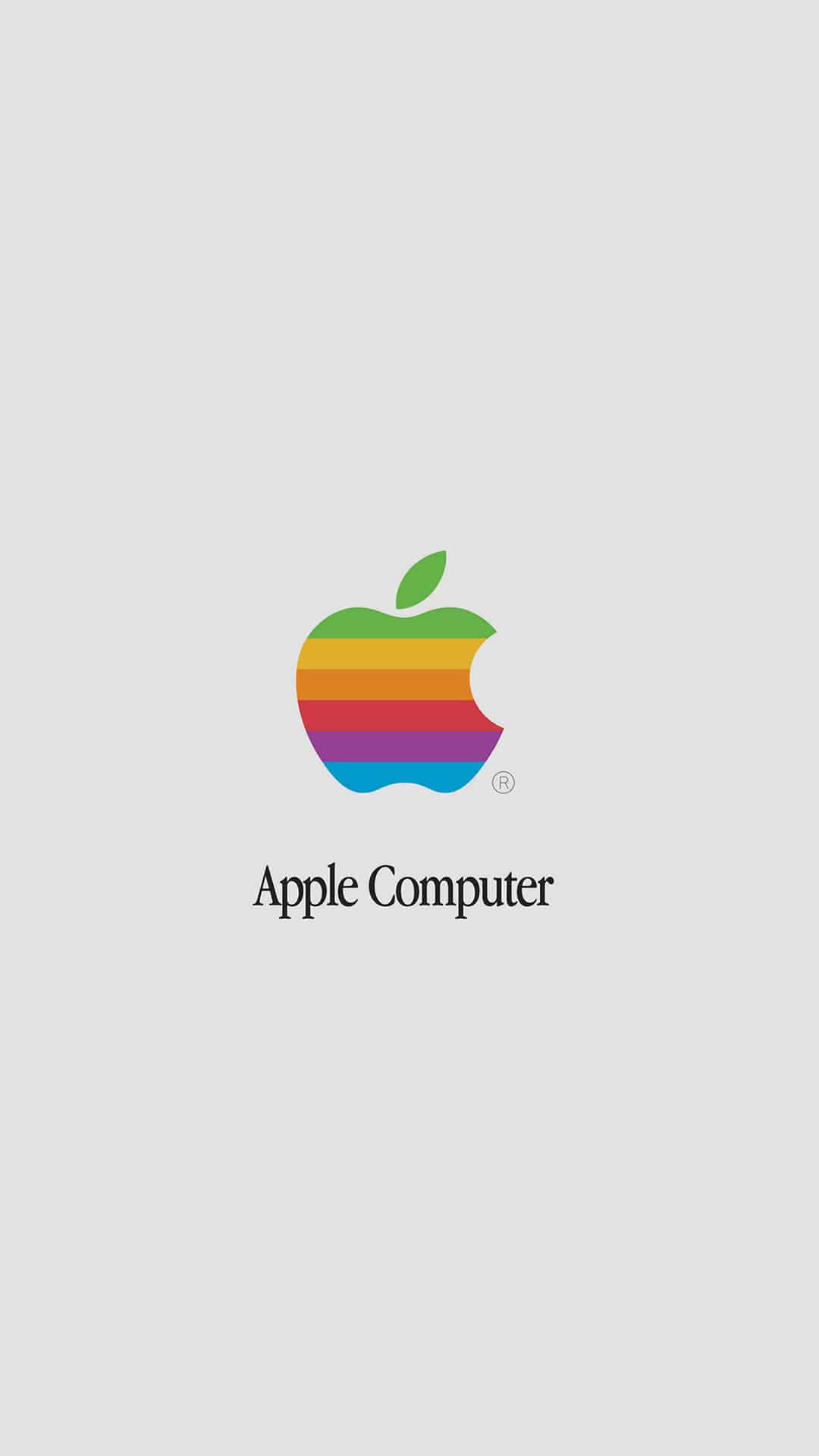 桌布 壁紙 — 一個復古彩虹Apple Computer標誌居中在純淺灰色背景上，品牌名稱在下方。