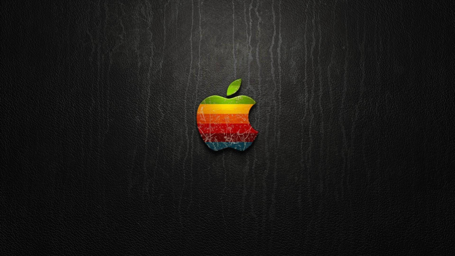 桌布 壁紙 — 一個復古彩虹Apple標誌，帶有裂紋質感，居中放置在深色紋理皮革背景上。
