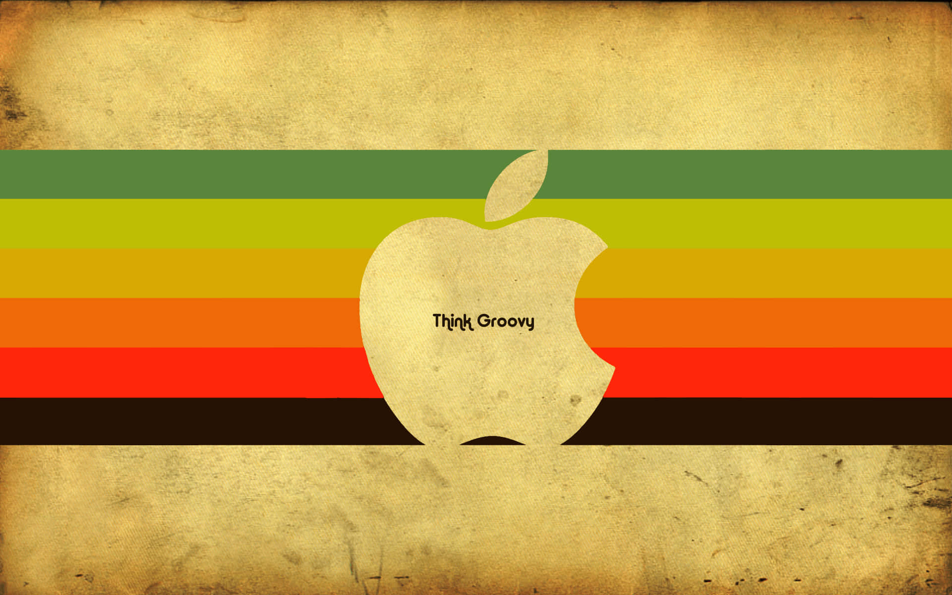 桌布 壁紙 — 一個復古的Apple標誌，上面有「Think Groovy」文字，居中放在彩虹條紋上，背景是帶紋理的米色。