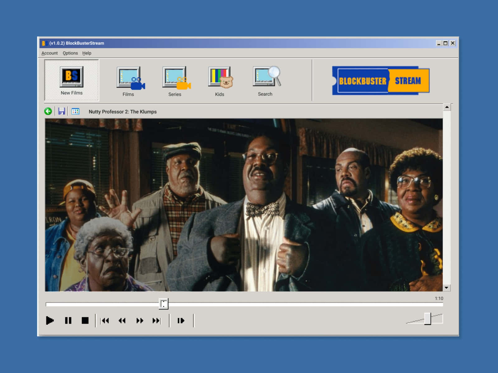 Old Windows 桌布 壁紙 — 一個復古的Blockbuster Stream介面顯示了《隨身變2：我們是一家人》中的一個場景，六個角色在一個溫暖照明的房間裡。