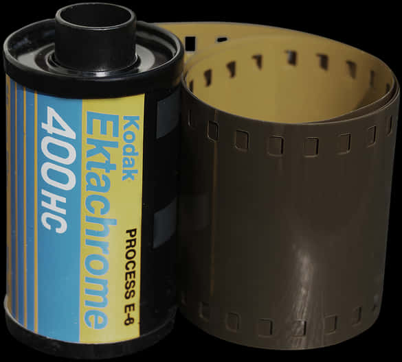 電影 桌布 壁紙 — 一個復古的Kodak Ektachrome 400HC底片罐，底片部分拉出，背景為黑色。