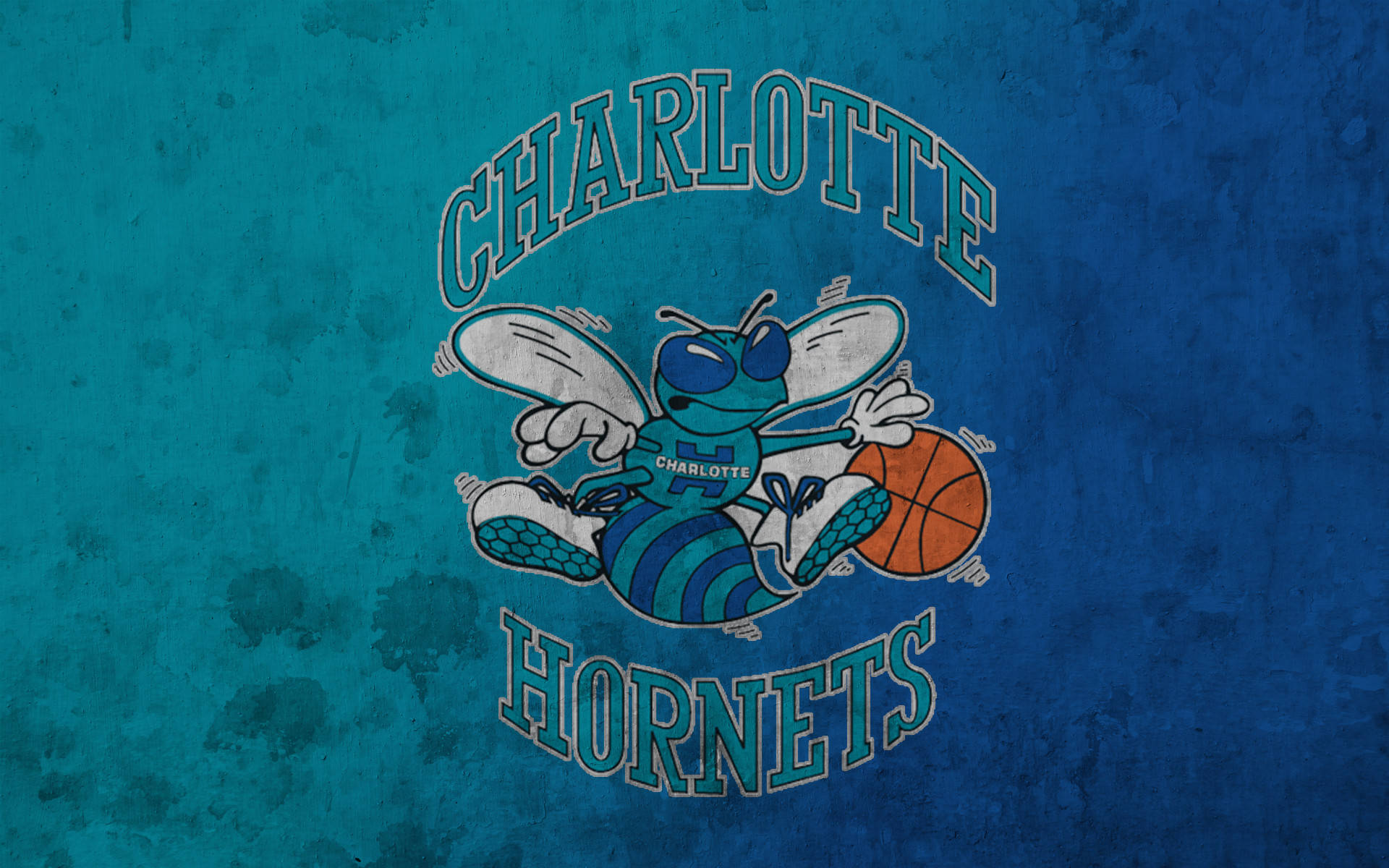 Hornets 桌布 壁紙 — 一個復古的夏洛特黃蜂隊標誌，在帶有紋理的青綠色和藍色背景上，有一隻卡通黃蜂正在運球。