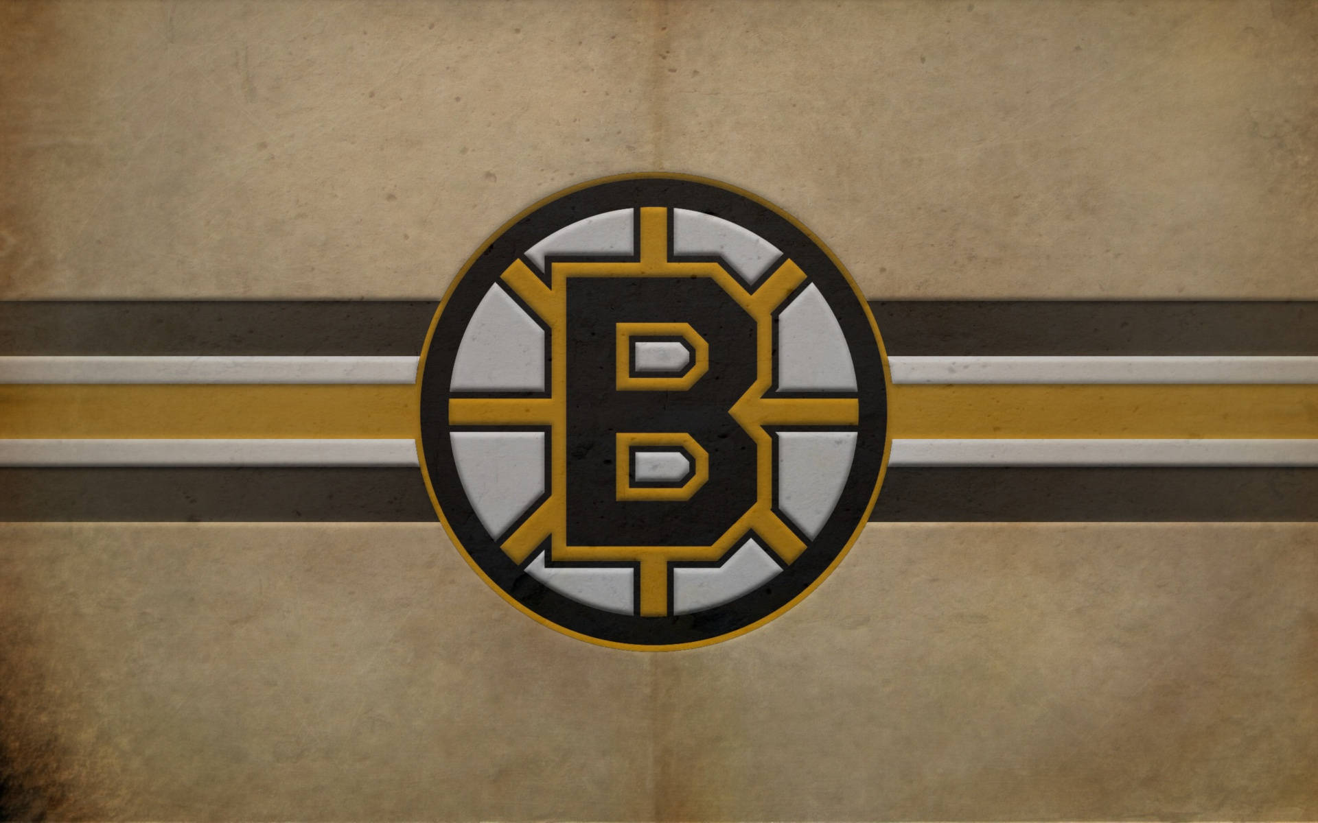 bruins 桌布 壁紙 — 一個復古的波士頓棕熊隊標誌，居中放置在帶有紋理的米色背景上，並有醒目的黑色、黃色和白色條紋。