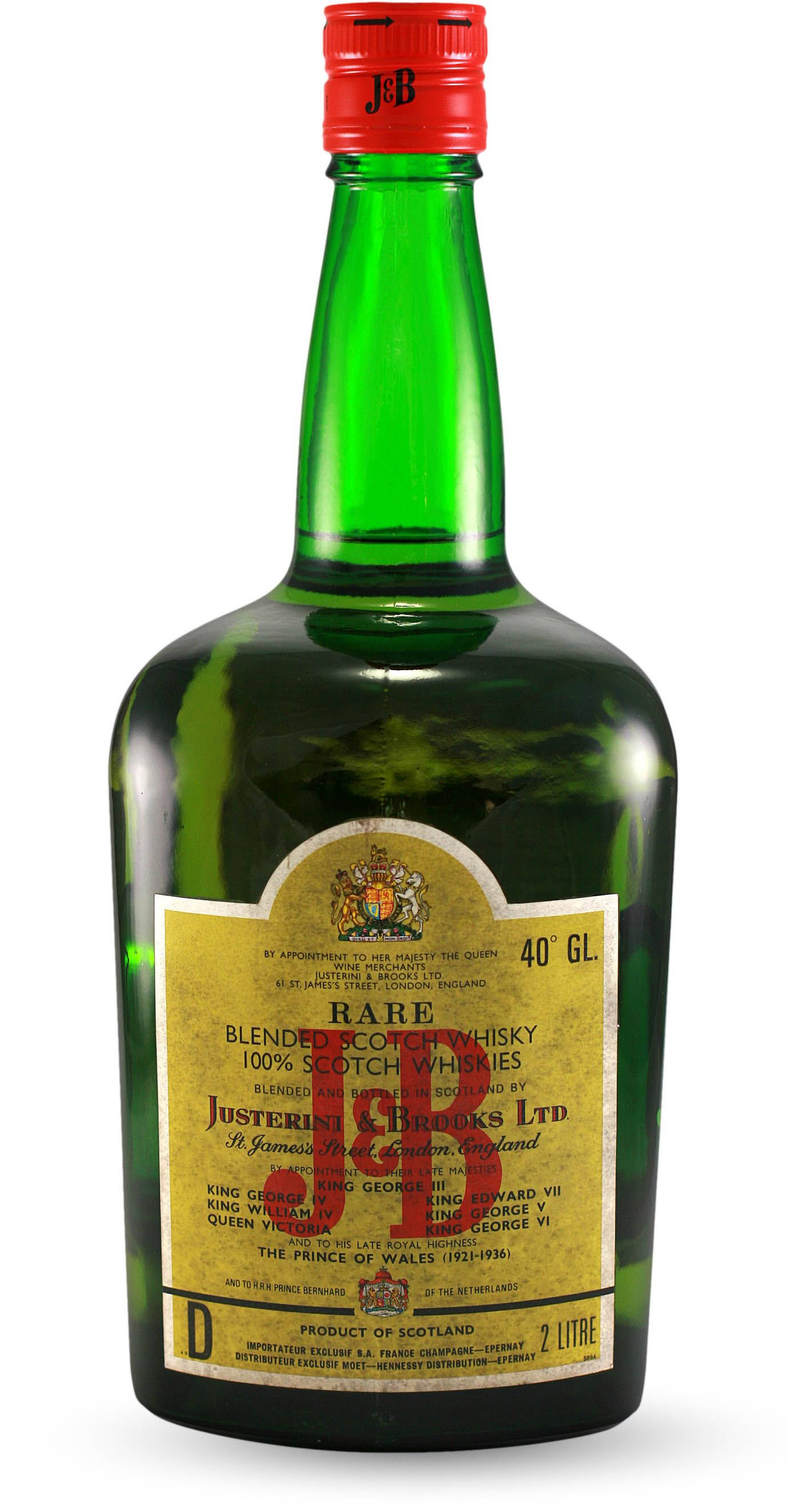 drinks 桌布 壁紙 — 一個復古綠色玻璃瓶，裝有J&B Rare Blended Scotch Whisky，帶紅色瓶蓋和金色標籤，背景為白色。