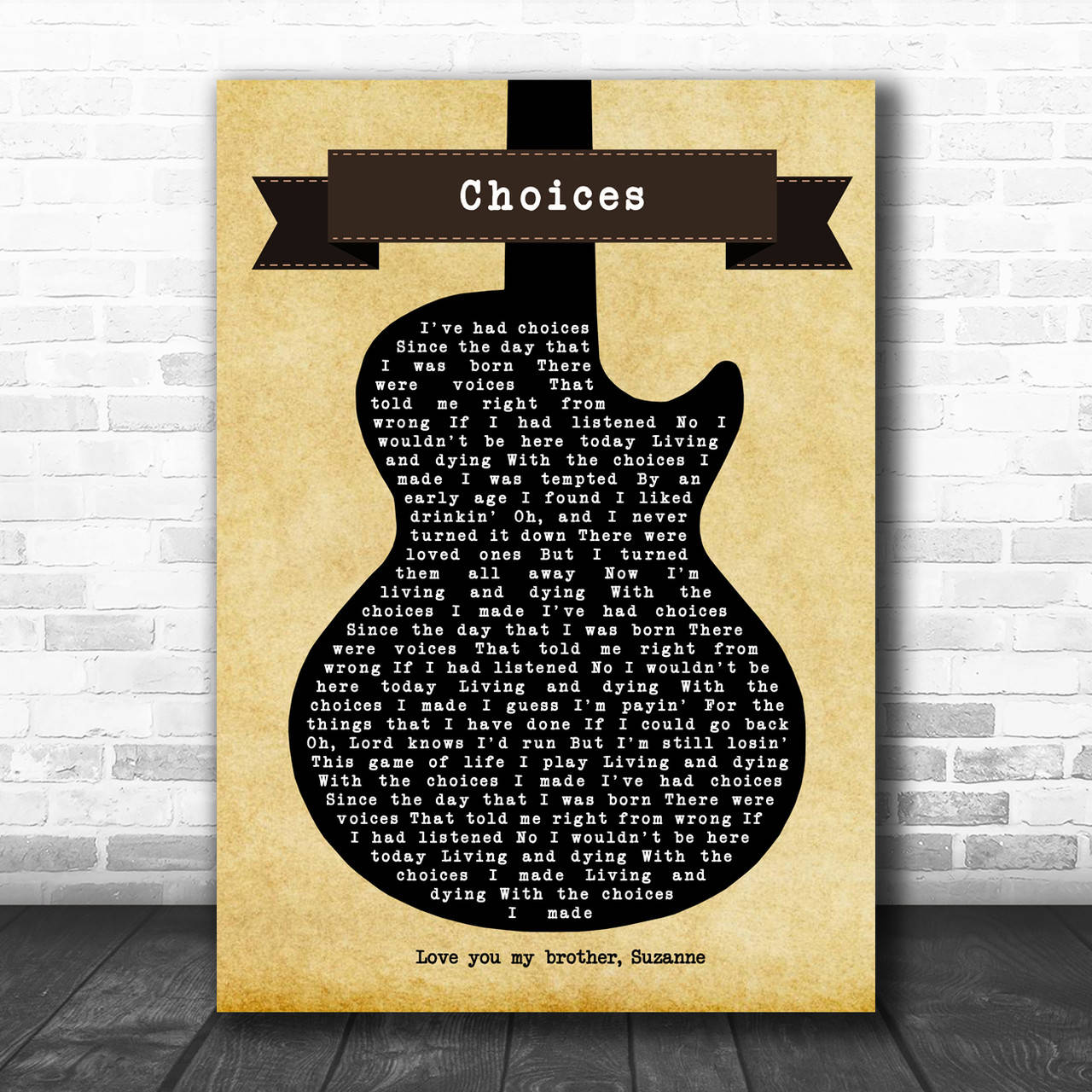 鄉村 桌布 壁紙 — 一個復古風格的吉他輪廓，填滿了Johnny Cash的《Choices》歌詞，安裝在仿舊紙張上，背景是白色磚牆。