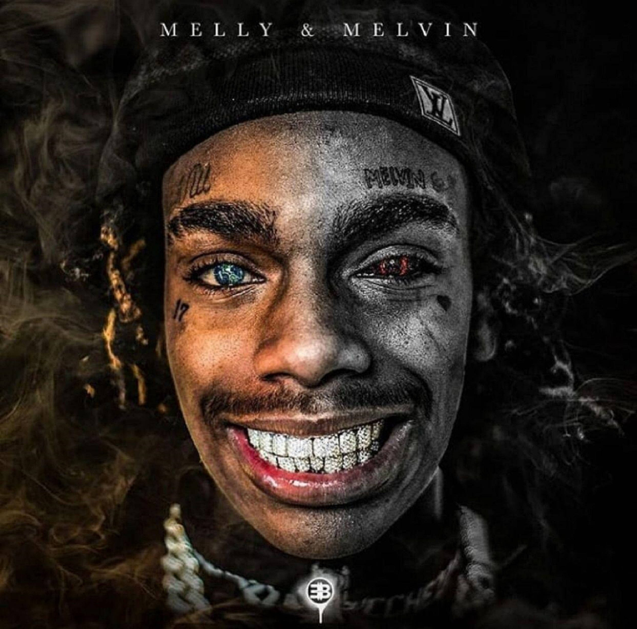 Melly 桌布 壁紙 — 一個微笑男人的特寫肖像，他有刺青和鑽石牙套，背景是煙霧瀰漫的黑暗環境。