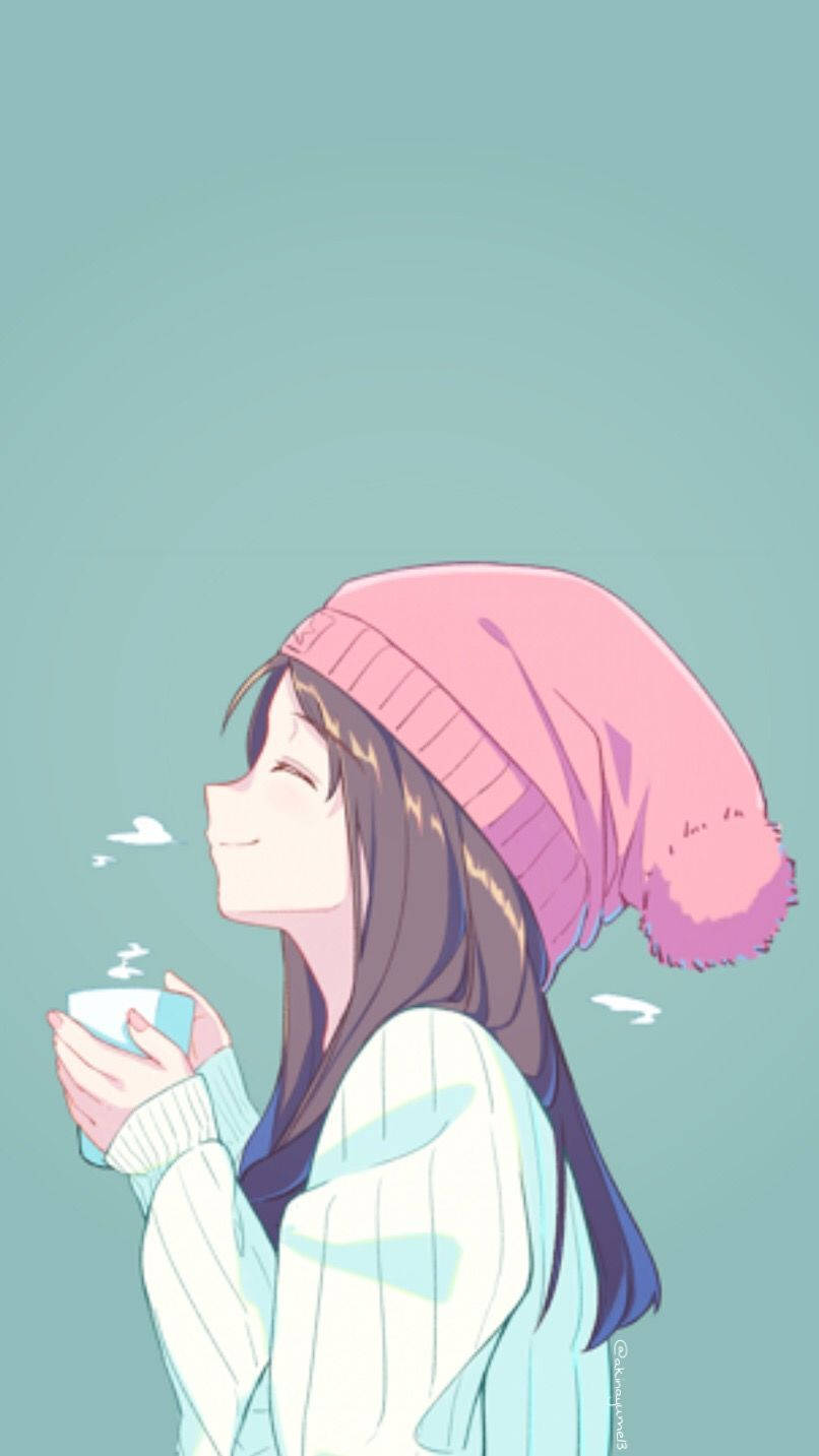 動漫女孩 桌布 壁紙 — 一個微笑的動漫女孩，戴著粉紅色毛帽和白色毛衣，在柔和的青綠色背景前從杯子裡啜飲。