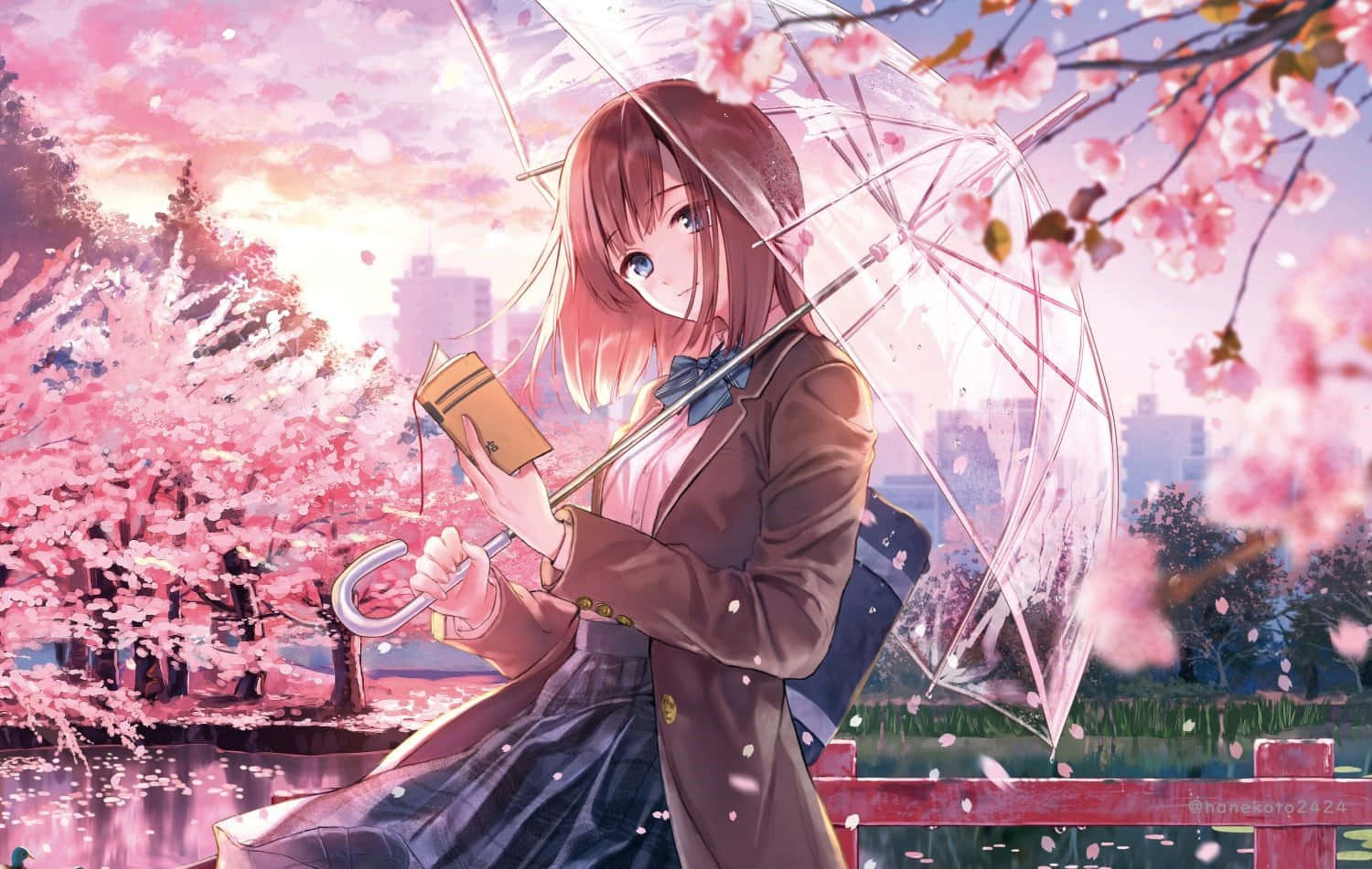 Pink Anime 桌布 壁紙 — 一個微笑的動漫女學生穿著校服，在夕陽下飄落的櫻花中拿著透明雨傘和書。