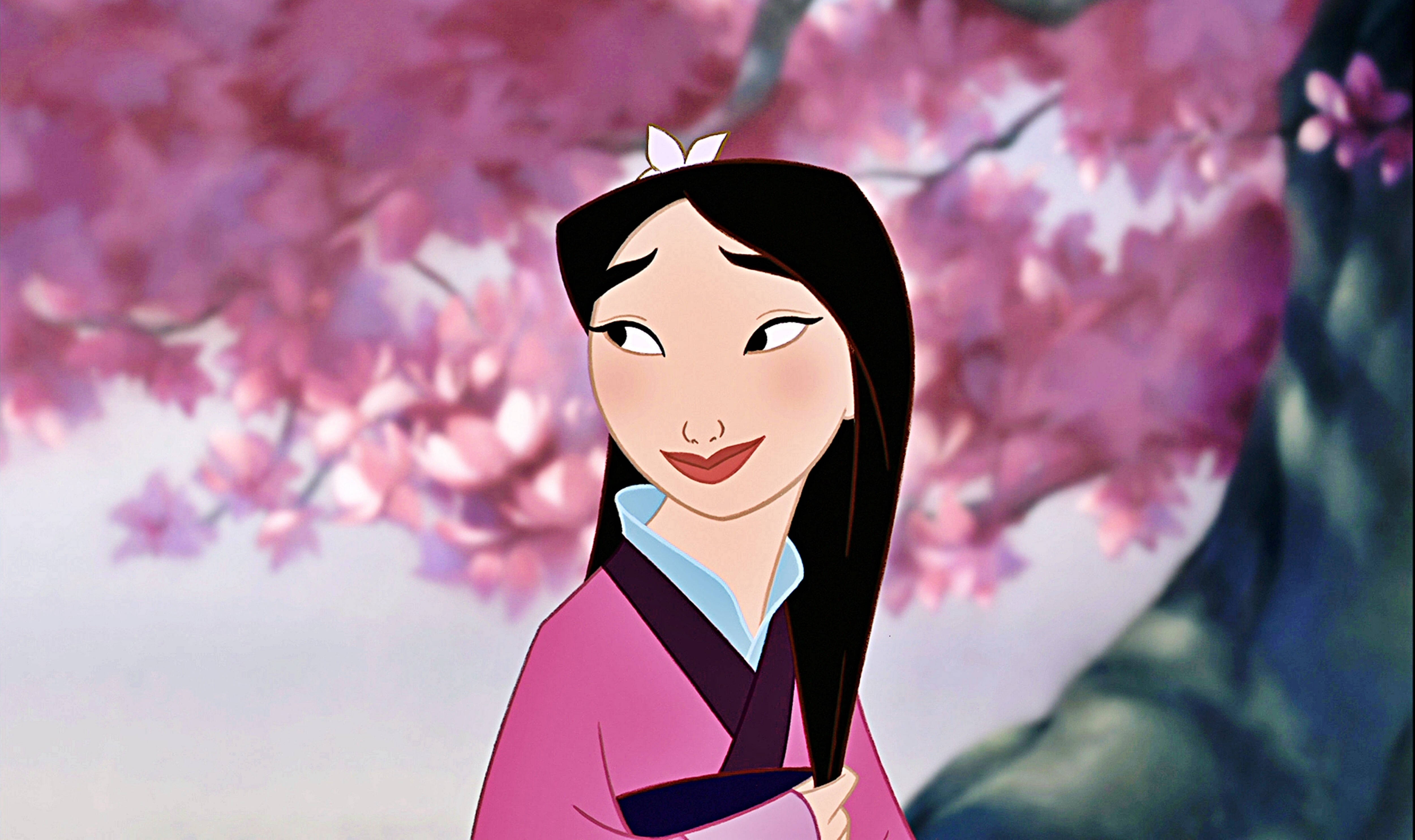 Princess 桌布 壁紙 — 一個微笑的動畫女孩穿著粉紅色傳統長袍，站在盛開的櫻花樹下，花瓣柔軟粉紅。