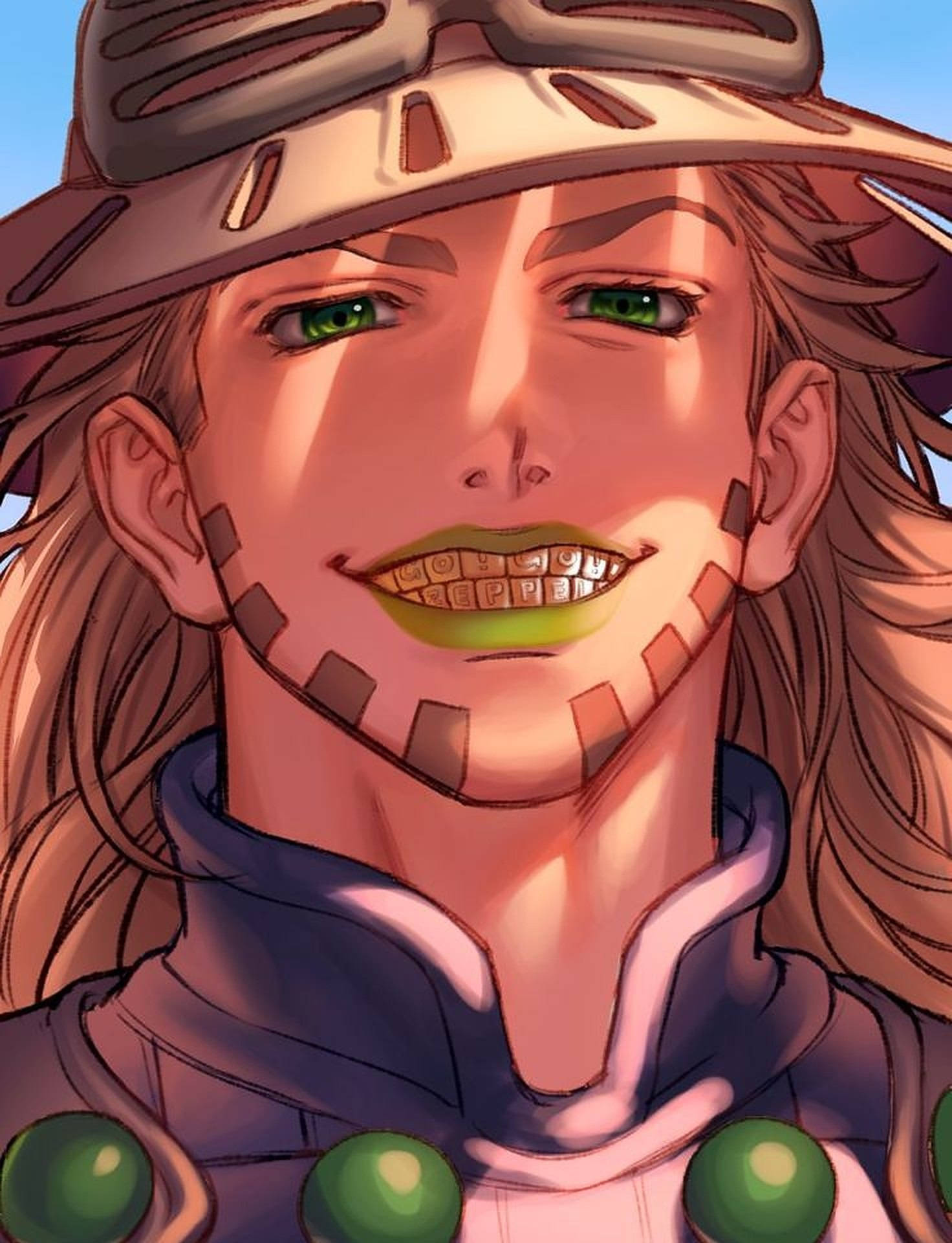 Gyro Zeppeli 桌布 壁紙 — 一個微笑角色的近距離動畫肖像，擁有綠色眼睛和燦爛笑容，戴著頭盔和紫色服裝，在明亮陽光下。