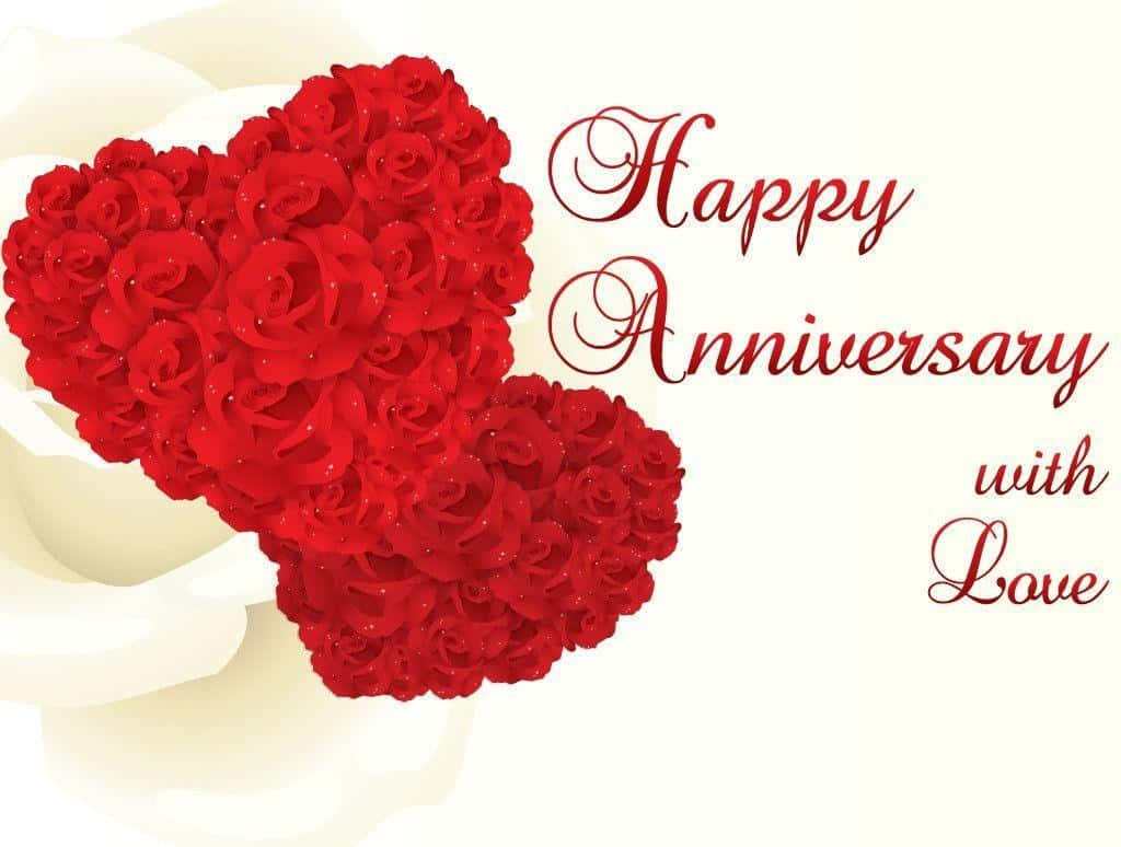 Anniversary 桌布 壁紙 — 一個心形排列的鮮豔紅玫瑰，帶有閃爍的裝飾和優雅的手寫文字「Happy Anniversary with Love」，背景為柔和的奶油色。