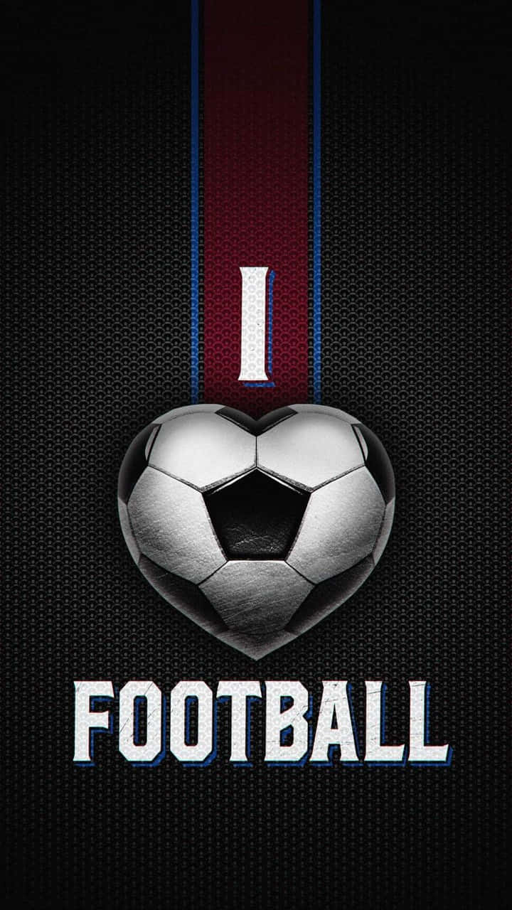 Android Football 桌布 壁紙 — 一個心形足球掛在一條條紋絲帶上，背景為深色紋理，下方有 FOOTBALL 字樣。