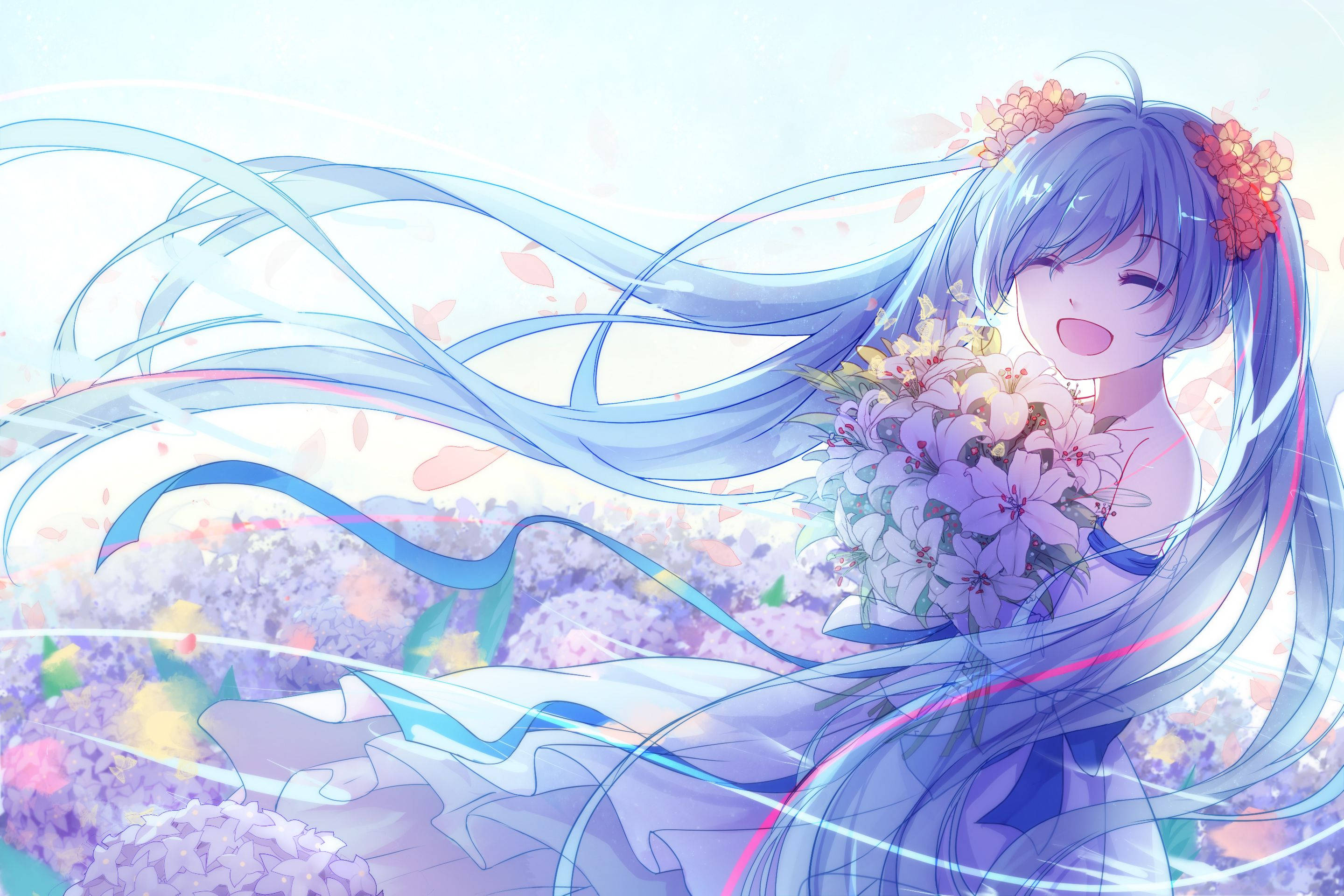 miku 桌布 壁紙 — 一個快樂的動漫女孩，擁有飄逸的藍色頭髮和花冠，在柔和的粉彩天空下捧著一束紫色花朵。