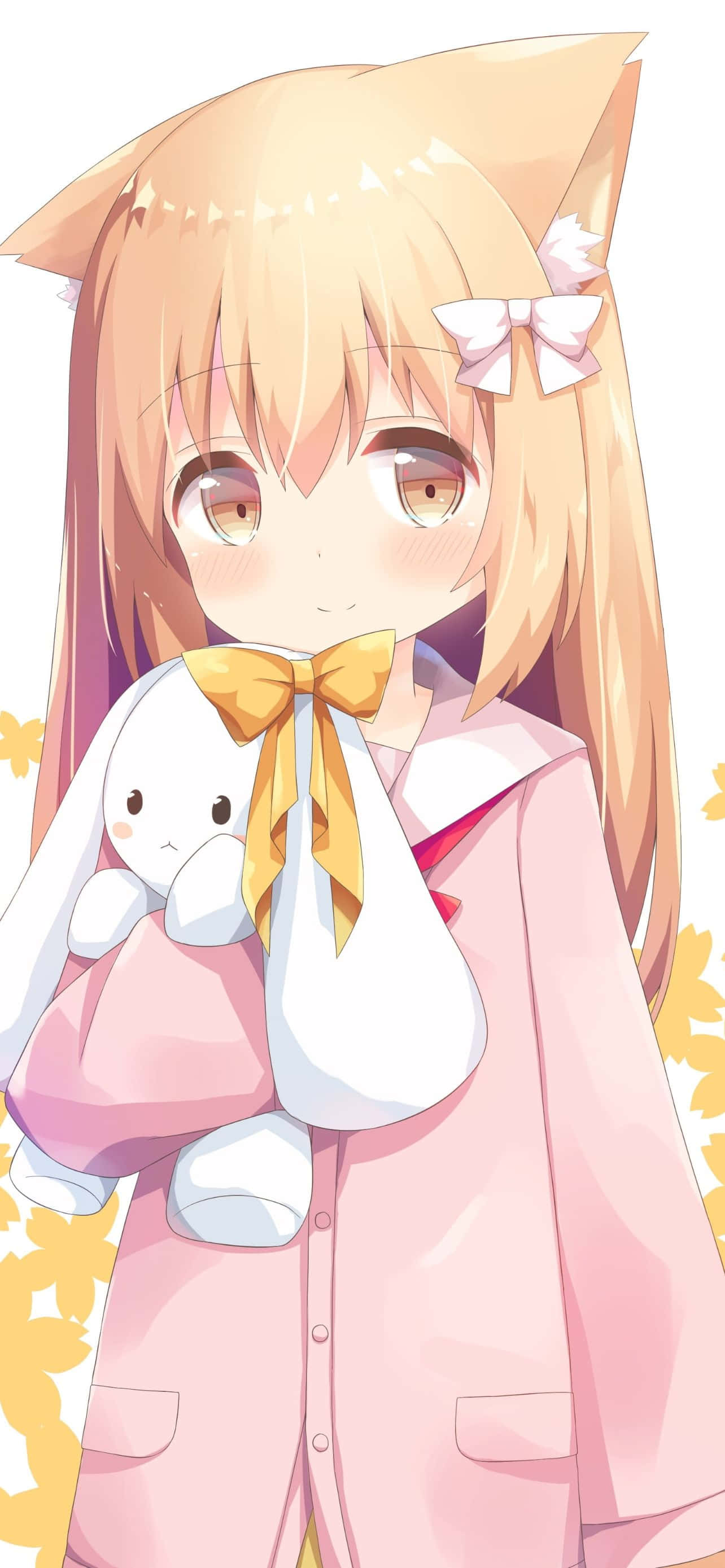 1284x2778 桌布 壁紙 — 一個快樂的動漫女孩，有狐狸耳朵和粉紅色服裝，抱著一個帶有黃色蝴蝶結的白色兔子毛絨玩具。