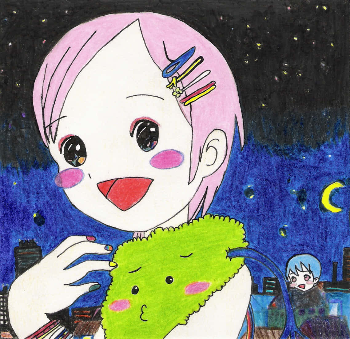 Japanese Pop Art 桌布 壁紙 — 一個快樂的動漫女孩，粉紅色頭髮和彩色髮夾，在星空下抱著一個綠色毛茸茸的生物，天空有一彎新月。