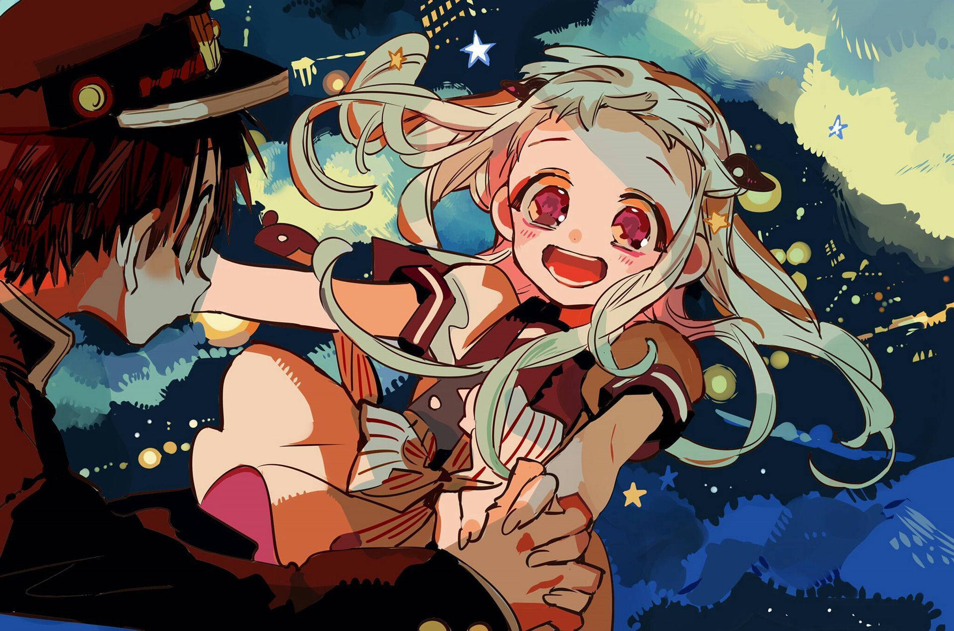 hanako 桌布 壁紙 — 一個快樂的動漫女孩，銀色頭髮和紅色眼睛，在星空下被一個戴軍帽的男孩抱著大笑。
