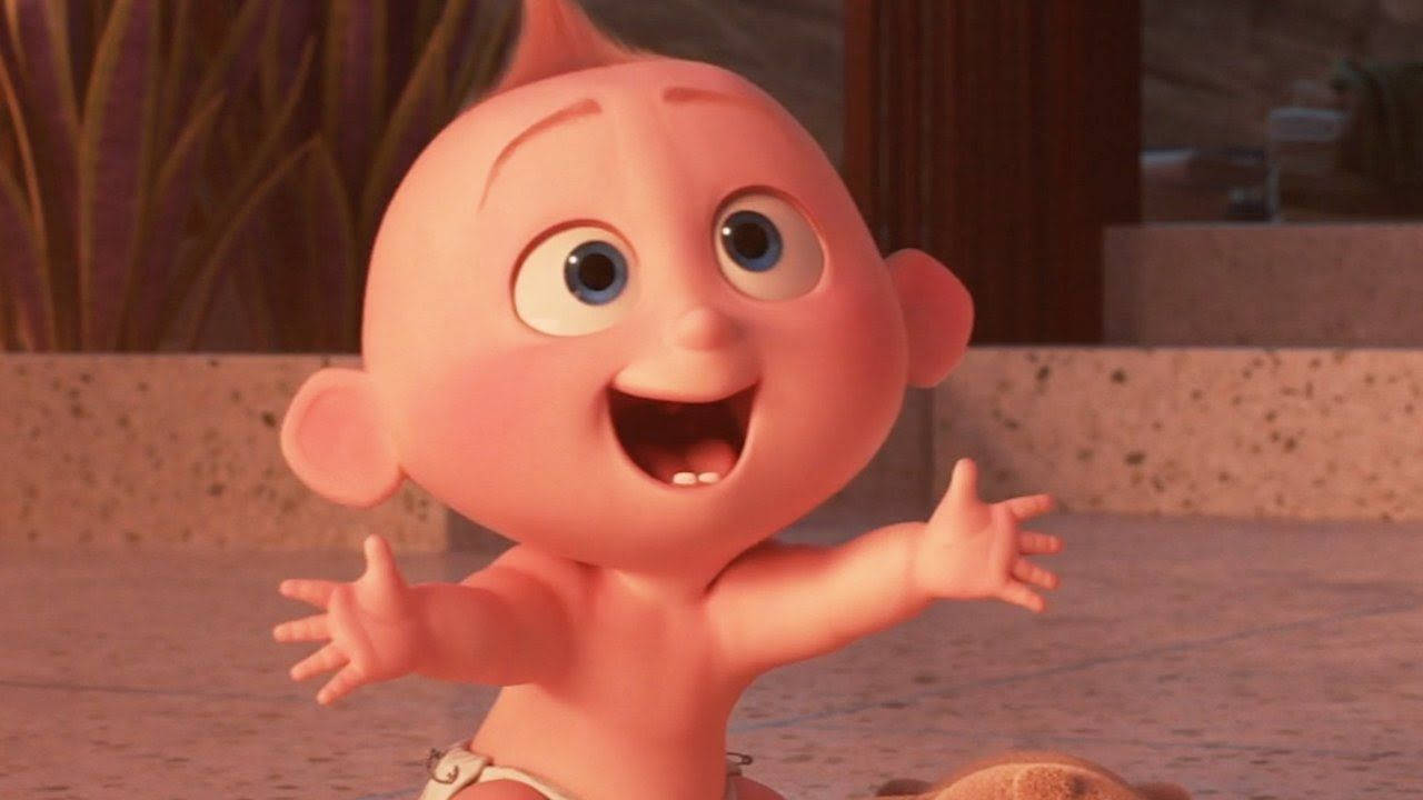 Jack Jack 桌布 壁紙 — 一個快樂的動畫嬰兒，有著寬闊的藍眼睛和伸出的手臂，在溫暖的室內環境中燦爛地微笑。