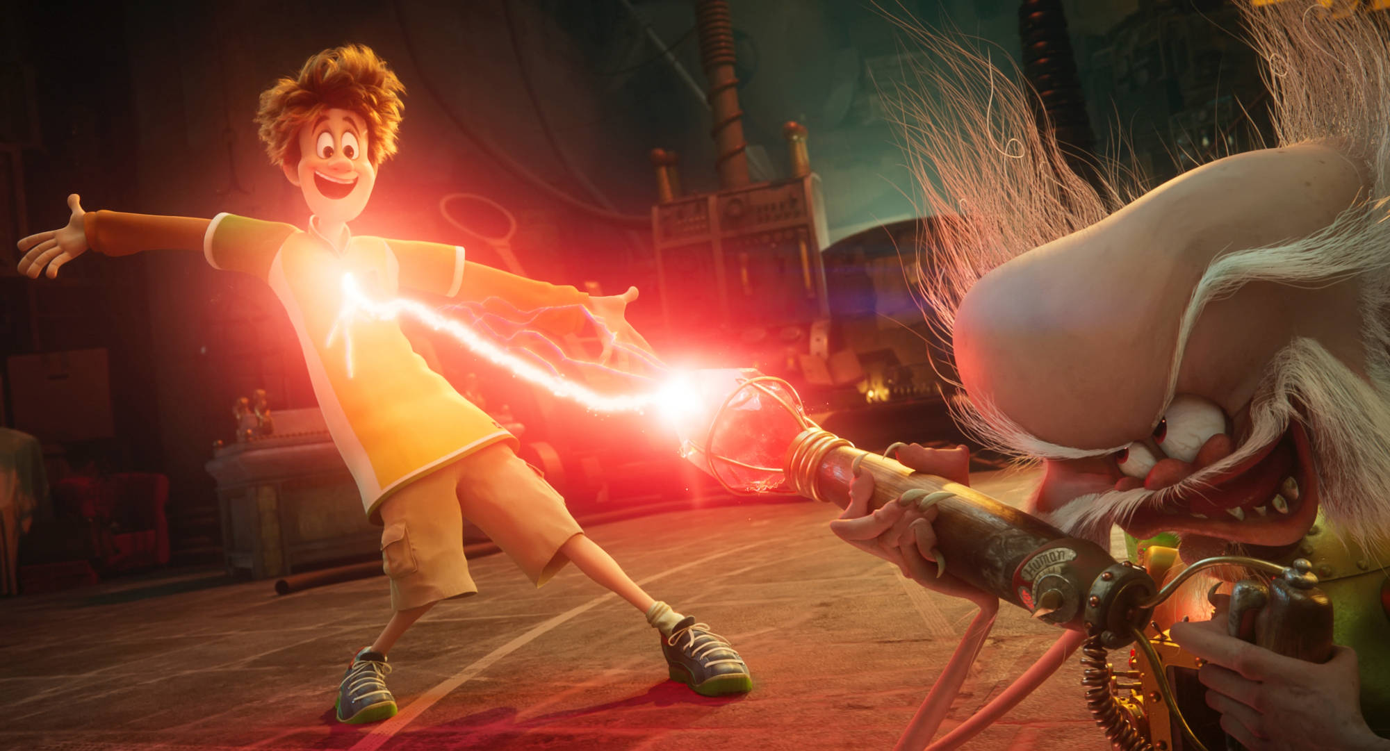 hotel transylvania transformania 桌布 壁紙 — 一個快樂的動畫男孩穿著黃色襯衫，從一個由咧嘴笑的白髮巨人手持的發光裝置中引導出明亮的紅色能量。