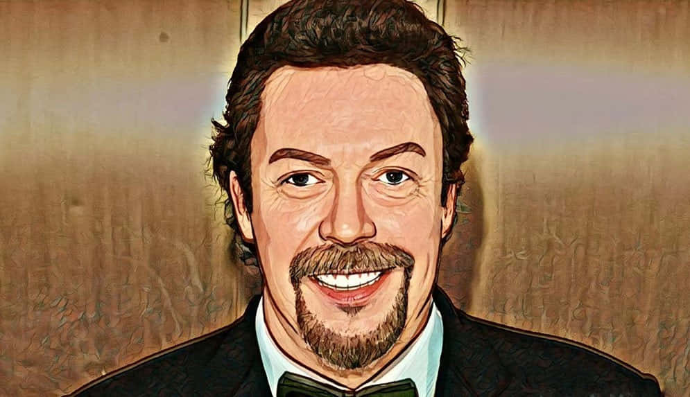 Tim Curry 桌布 壁紙 — 一個快樂的插圖肖像，一個留鬍子、戴領結的男人，背景是紋理金色。