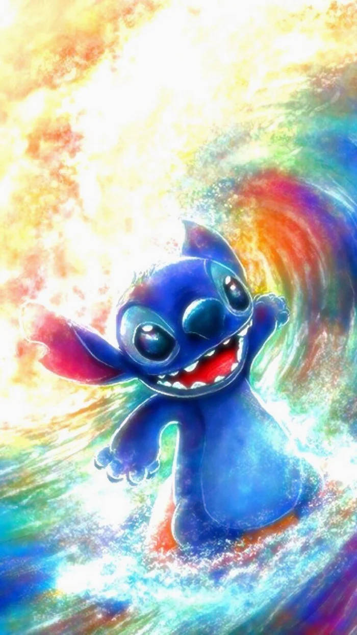 kawaii stitch 桌布 壁紙 — 一個快樂的藍色外星人，大眼睛和燦爛的笑容，在發光的天空下滑翔在充滿活力的彩虹色波浪上。