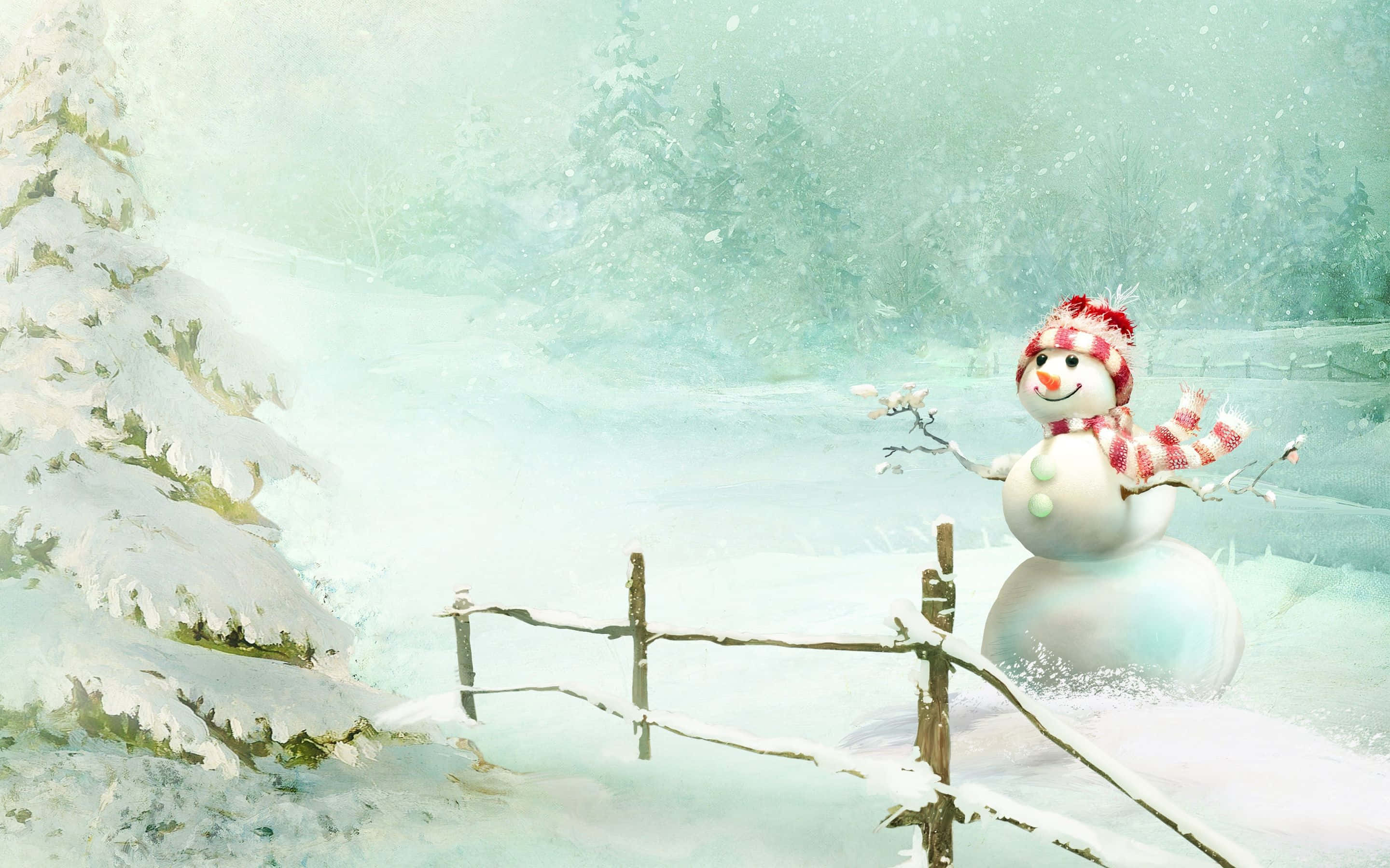 雪 桌布 壁紙 — 一個快樂的雪人，戴著紅白條紋帽子和圍巾，站在寧靜冬日森林中積雪的籬笆旁。