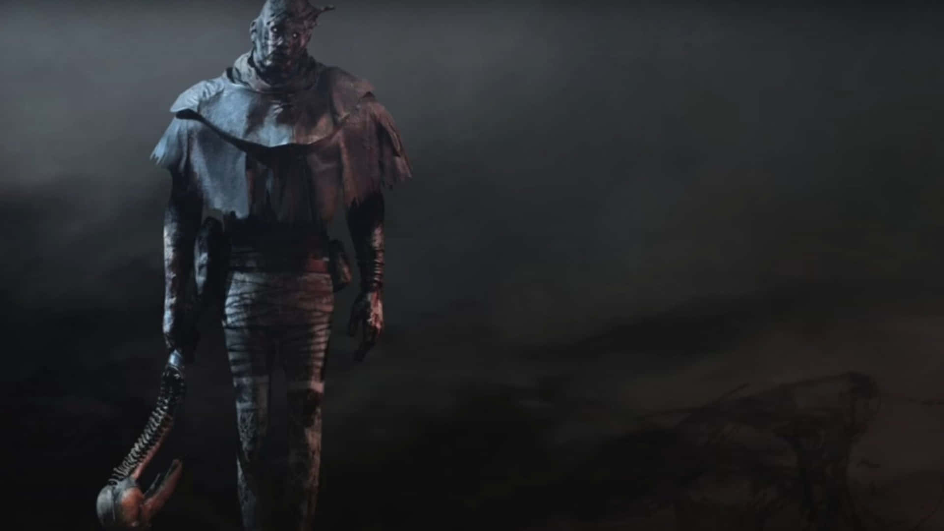 Dead By Daylight Killers 桌布 壁紙 — 一個怪誕、腐爛的人形生物，穿著破爛的衣服，手持帶刺的武器，站在黑暗、迷霧、不祥的環境中。