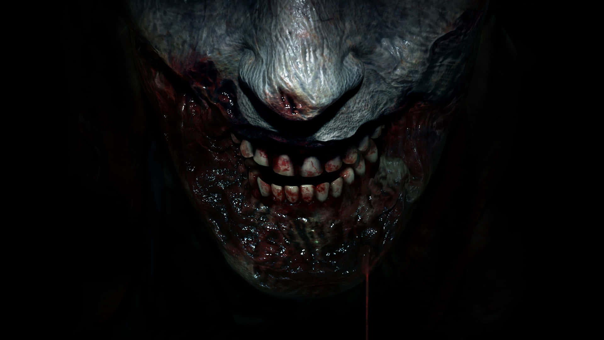 1920x1080 Resident Evil 2 桌布 壁紙 — 一個怪誕的特寫鏡頭，展示一個腐爛的殭屍臉孔，帶有血淋淋的牙齒和滴落的血，背景為黑色。