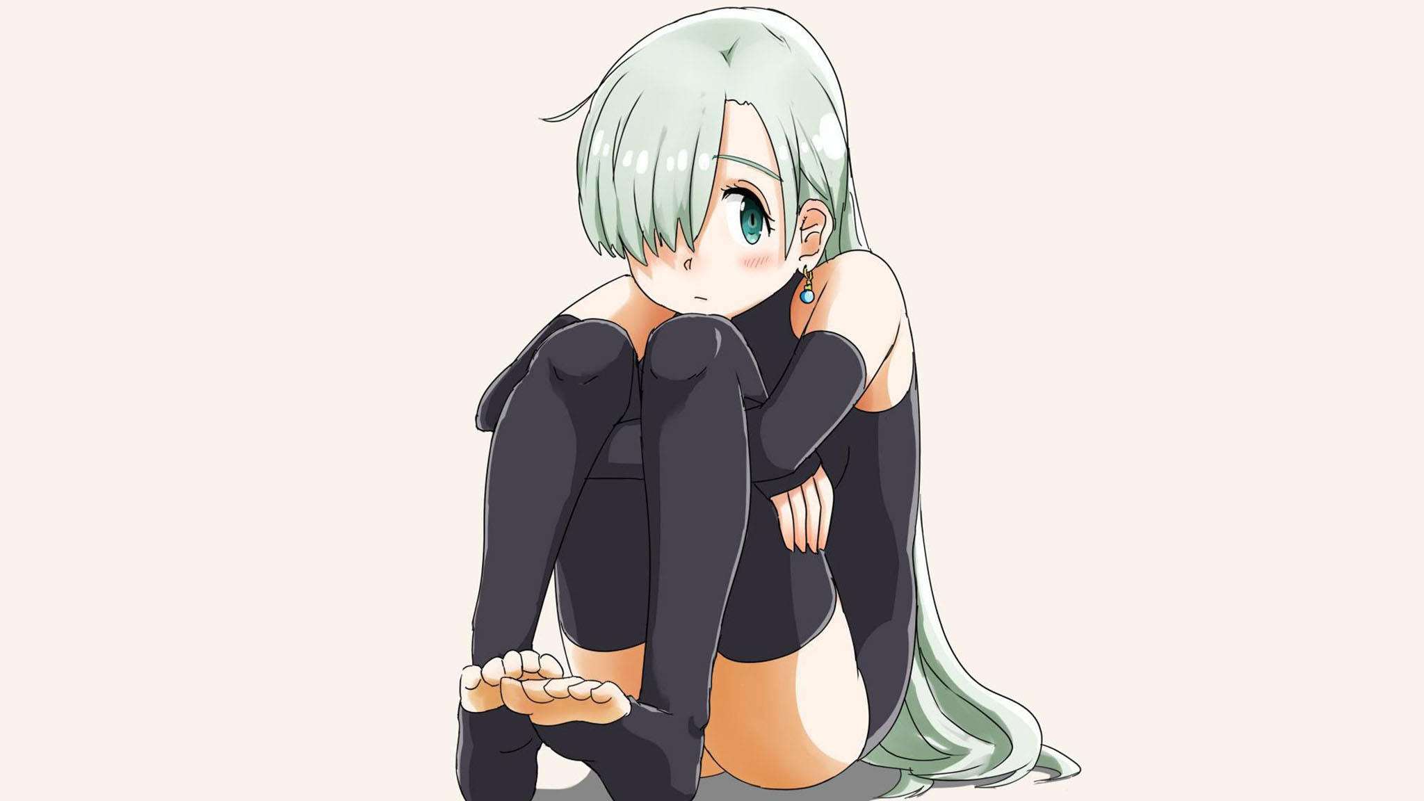 伊莉莎白·里昂絲 桌布 壁紙 — 一個悲傷的動漫女孩，薄荷綠色的頭髮，穿著黑色衣服蜷縮著，頭靠在膝蓋上，背景是純米色。