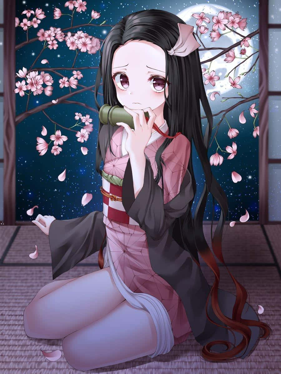 禰豆子 桌布 壁紙 — 一個悲傷的動漫女孩穿著粉紅色和服跪在榻榻米上，在櫻花下，背景是滿月的星空。