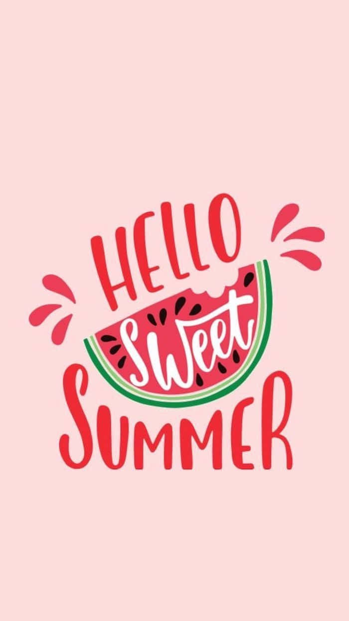 Summer iPhone 桌布 壁紙 — 一個愉快的粉紅色背景，帶有粗體紅色文字 'HELLO Sweet SUMMER' 和西瓜片圖形。