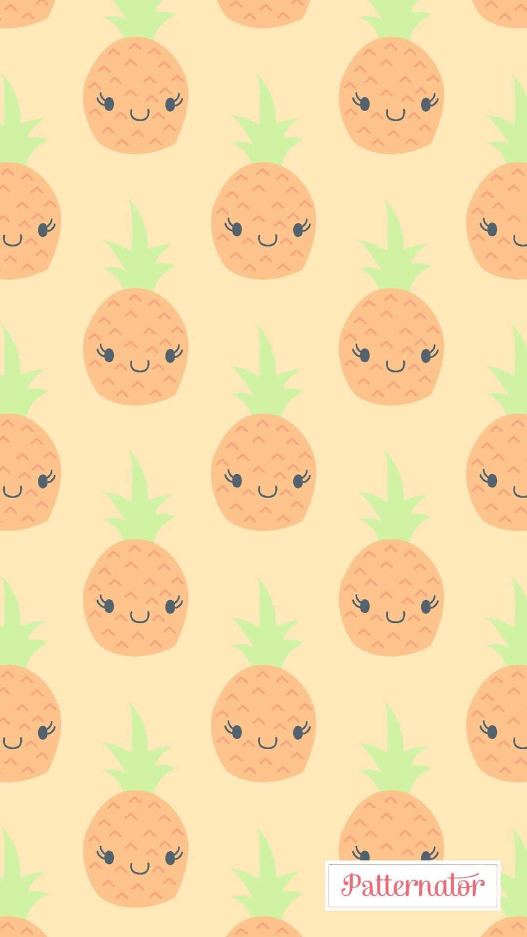 Android Food 桌布 壁紙 — 一個愉快的重複圖案，可愛的卡通鳳梨帶有笑臉，在柔和的黃色背景上。