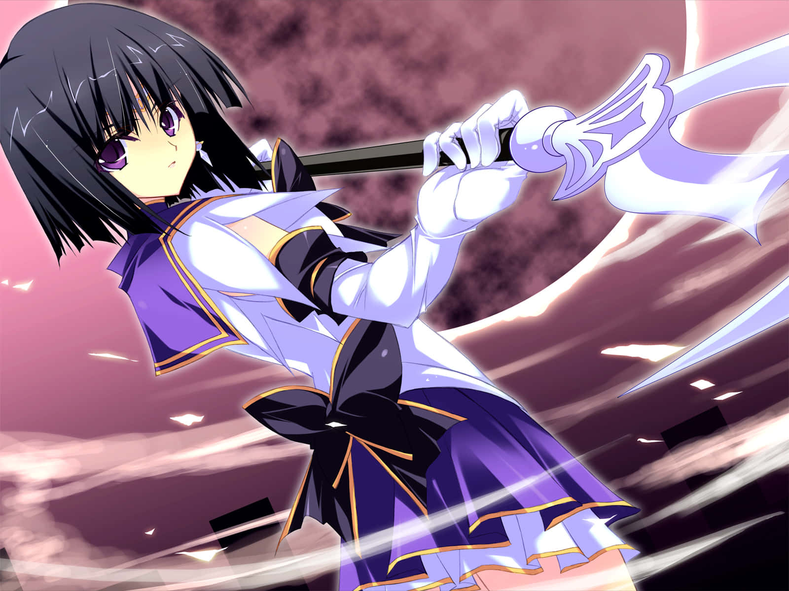 Sailor Saturn 桌布 壁紙 — 一個意志堅定的動漫女孩，黑髮紫眼，在旋轉的粉紅和紫色暴風雨背景下揮舞著發光的劍。