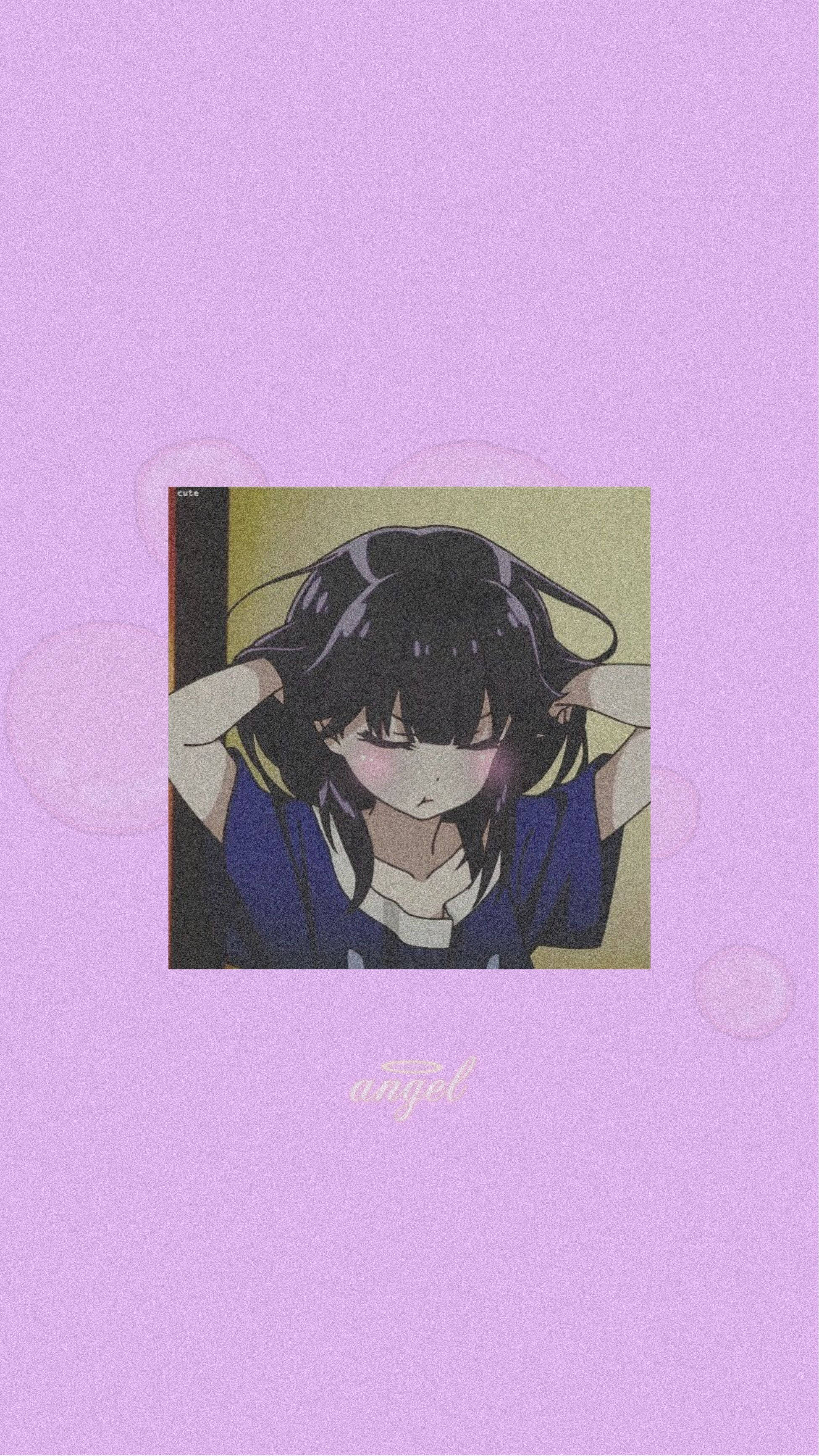 Purple Aesthetic Anime 桌布 壁紙 — 一個憂鬱的動漫女孩，深色頭髮，藍色上衣，坐在柔和的紫色背景前，有漂浮的氣泡和天使這個詞。