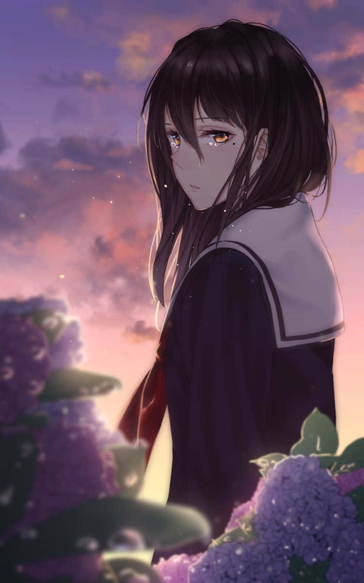 女孩 桌布 壁紙 — 一個憂鬱的動漫女孩，琥珀色的眼睛和深色頭髮，站在紫色繡球花中，在暮色天空下。