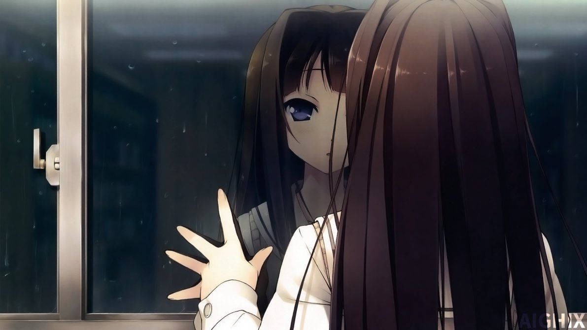 可憐動漫 桌布 壁紙 — 一個憂鬱的動漫女孩，長長的黑髮，凝視著雨窗，手按在玻璃上。