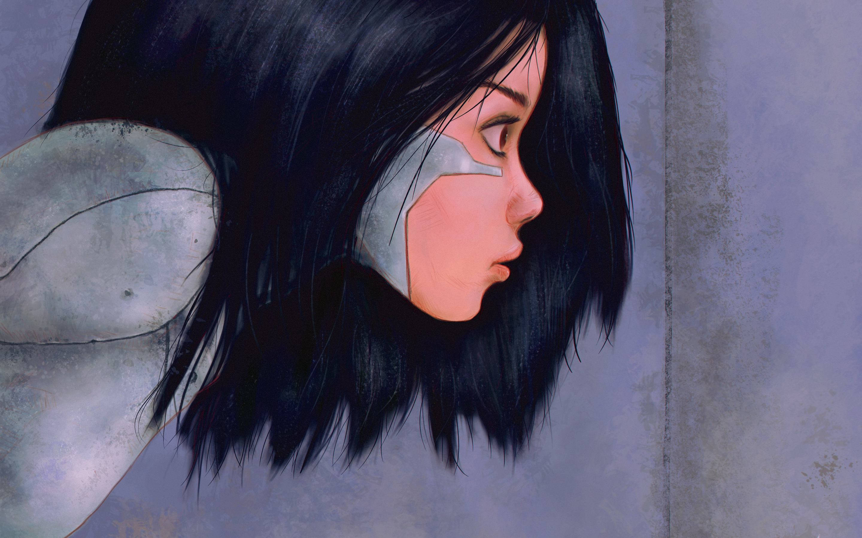 Alita 桌布 壁紙 — 一個憂鬱的動漫女孩，黑髮，銀色機械臉頰片，側身靠著灰色牆壁。