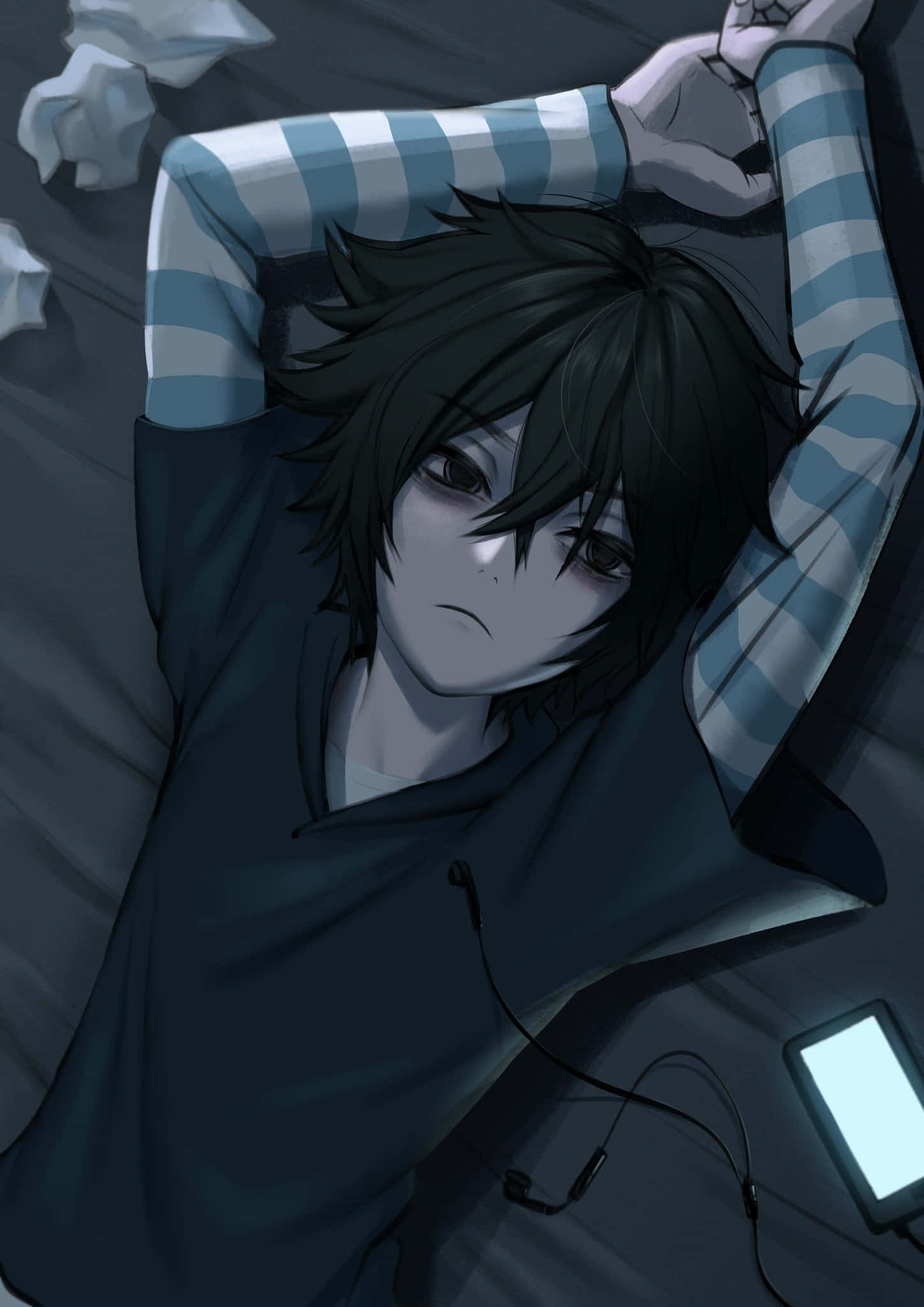 動漫男孩 桌布 壁紙 — 一個憂鬱的動漫男孩在昏暗的燈光下仰臥，雙臂抬起，耳機懸掛在發光的手機附近。