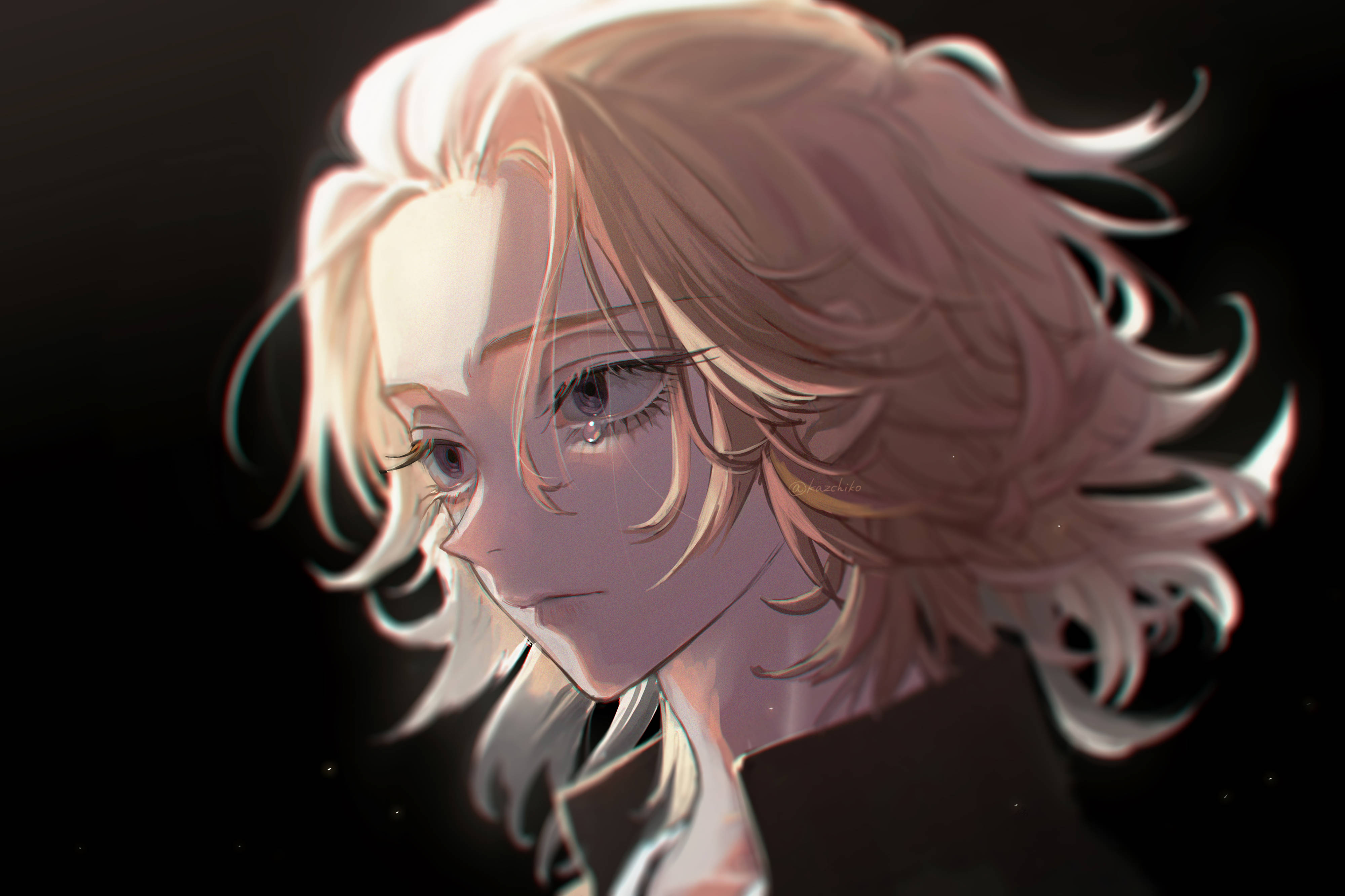 Manjiro 桌布 壁紙 — 一個憂鬱的動漫角色，擁有飄逸的金色長髮和含淚的眼睛，在黑暗背景下柔和地發光。