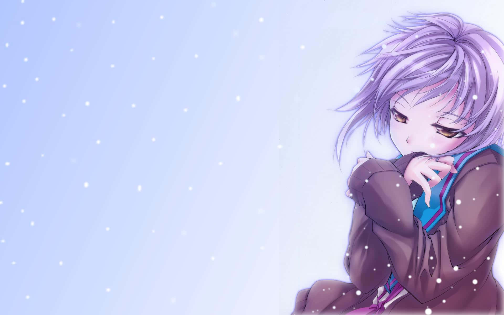 Yuki Nagato 桌布 壁紙 — 一個憂鬱的紫髮動漫女孩在雪景中蜷縮著坐著，目光低垂，背景是柔和的藍色漸變天空。