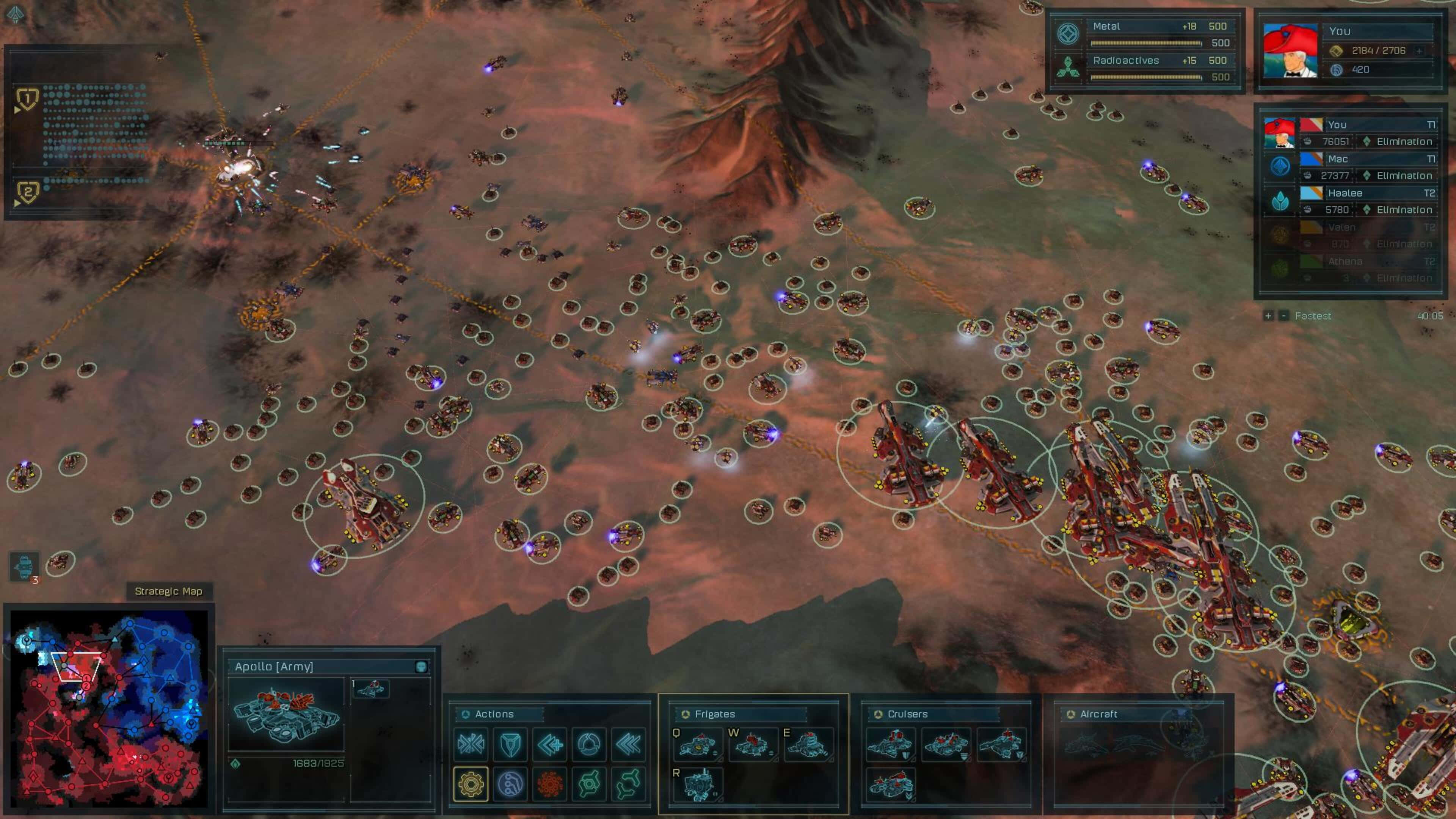 4K Ashes Of The Singularity Escalation 桌布 壁紙 — 一個戰略戰爭遊戲地圖，顯示紅色和藍色軍事單位在沙漠地形中戰鬥，帶有UI覆蓋層。