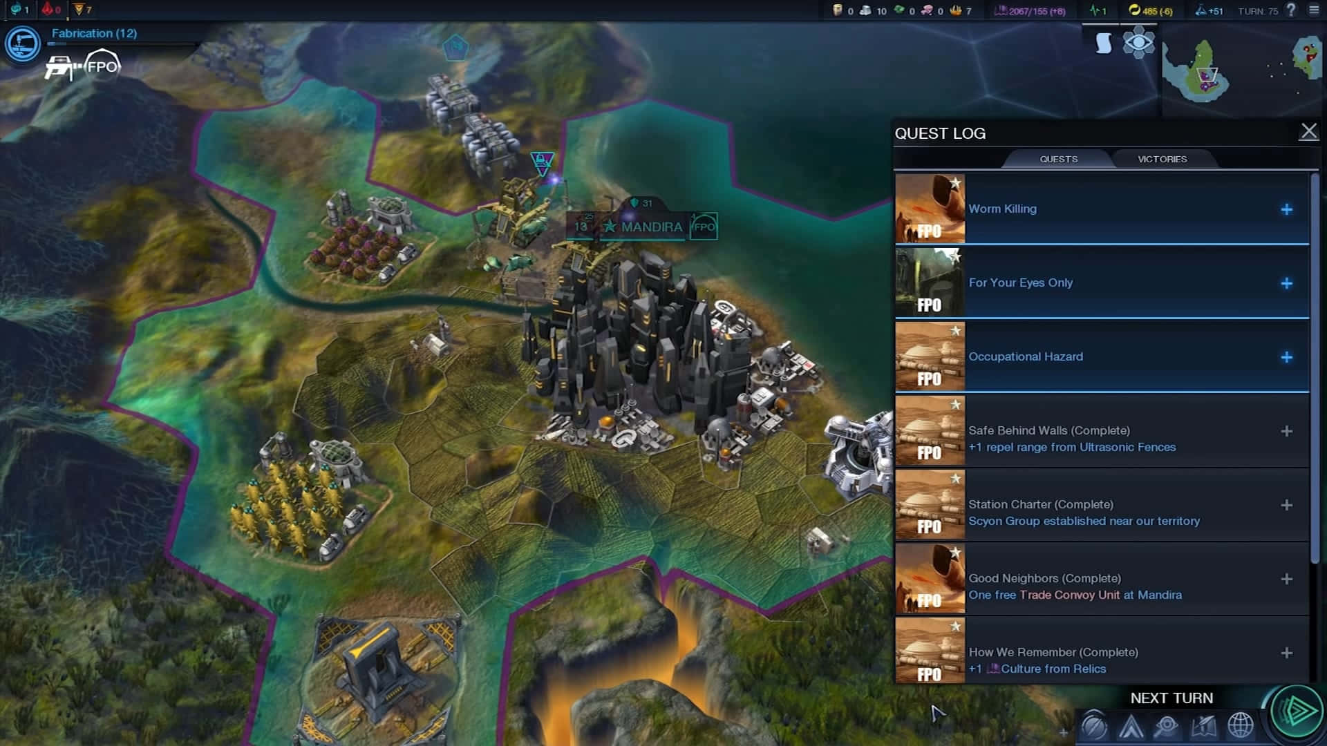 Civilization Beyond Earth 桌布 壁紙 — 一個戰略遊戲地圖，顯示六角格網格上的未來城市，右側有任務日誌。