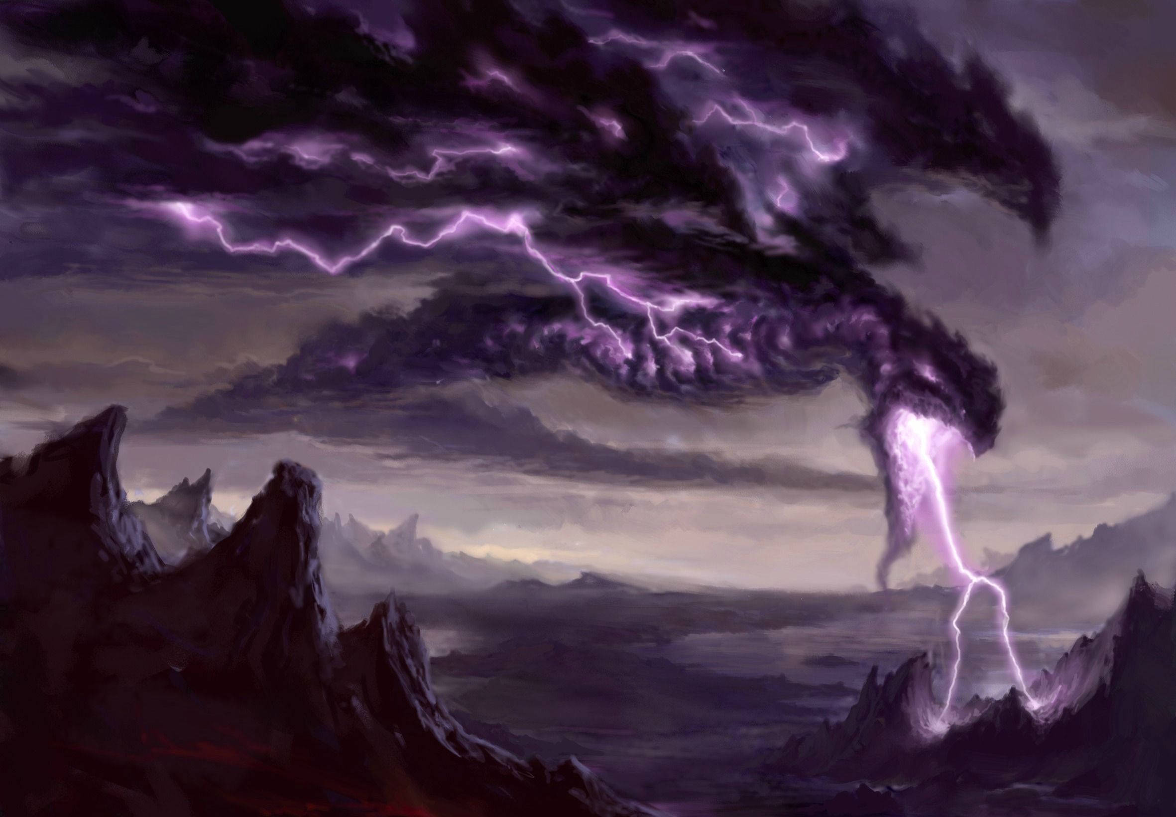 Lightning Dragon 桌布 壁紙 — 一個戲劇性的奇幻景觀，鋸齒狀的山脈在風暴天空下，閃爍著鮮豔的紫色閃電。