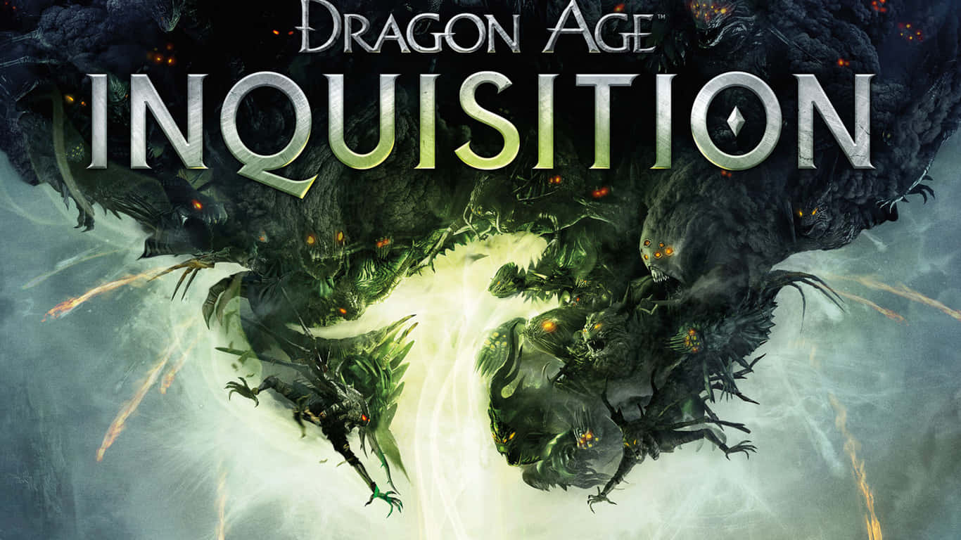 1366x768 Dragon Age Inquisition 桌布 壁紙 — 一個戲劇性的奇幻遊戲封面，怪獸般的龍帶著發光的眼睛從圍繞發光標題的旋轉烏雲中出現。