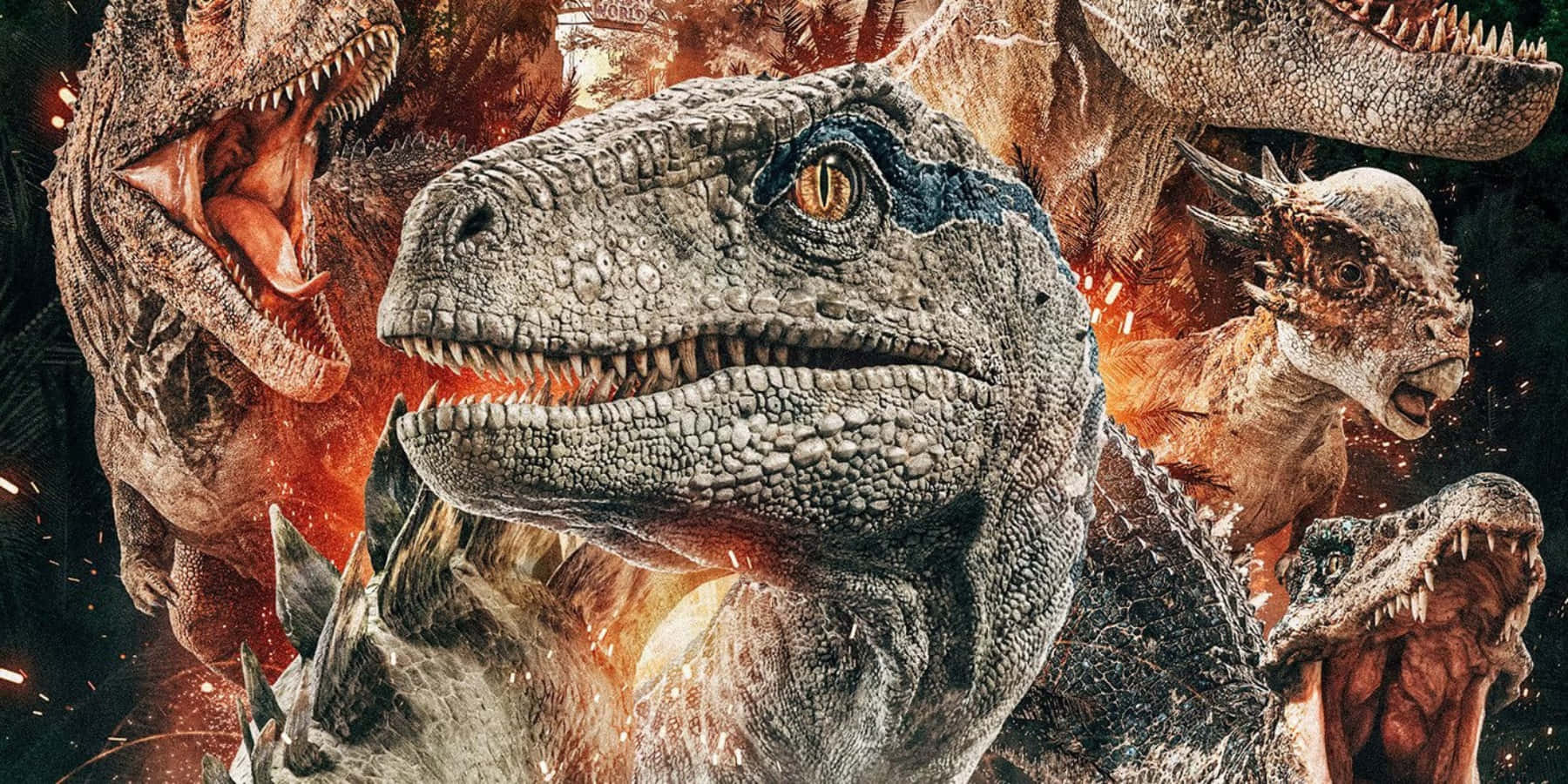 Jurassic World 桌布 壁紙 — 一個戲劇性的特寫，一隻咆哮的恐龍被其他史前生物包圍，背景是火焰般的場景。