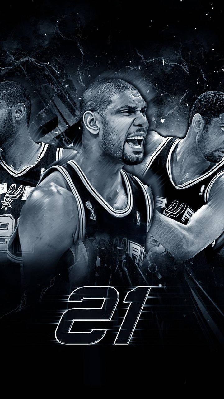 Tim Duncan 桌布 壁紙 — 一個戲劇性的黑白桌布，籃球運動員提姆·鄧肯在動作中咆哮，帶有閃電效果，他的21號在下方發光。