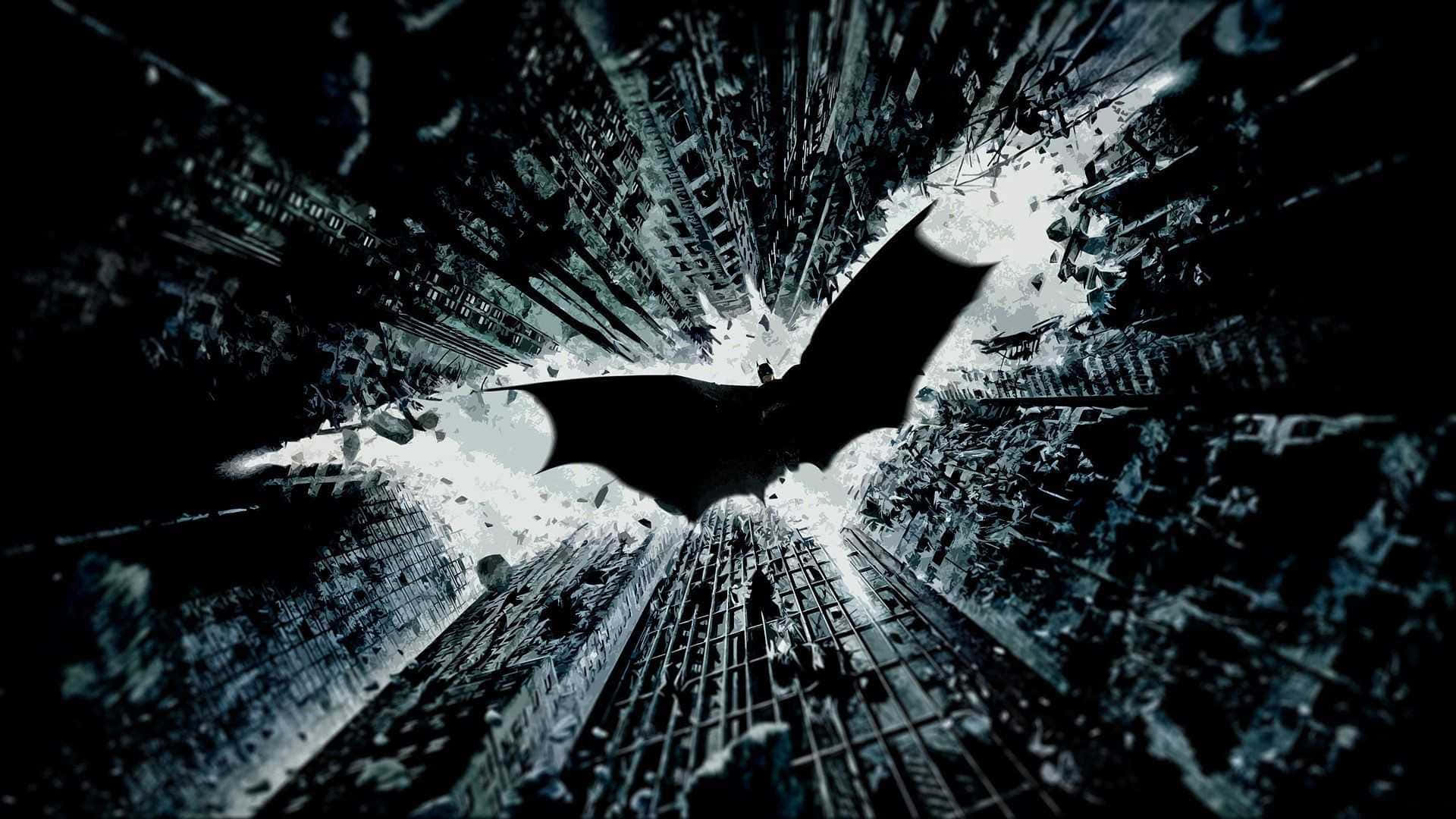 Batmobile Desktop 桌布 壁紙 — 一個戲劇性的黑色蝙蝠標誌穿過破碎的玻璃隧道，展現出高聳的哥譚市天際線。