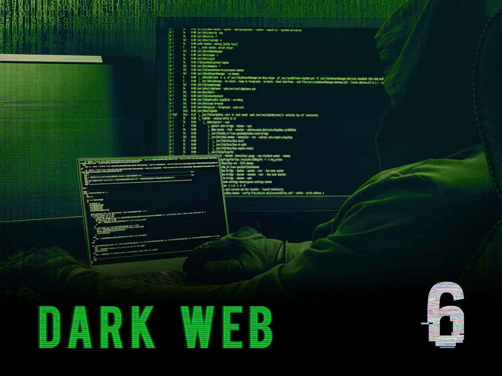 Dark Web 桌布 壁紙 — 一個戴帽子的身影在昏暗的數位巢穴中，被發光的綠色代碼螢幕包圍，正在筆記型電腦上打字。