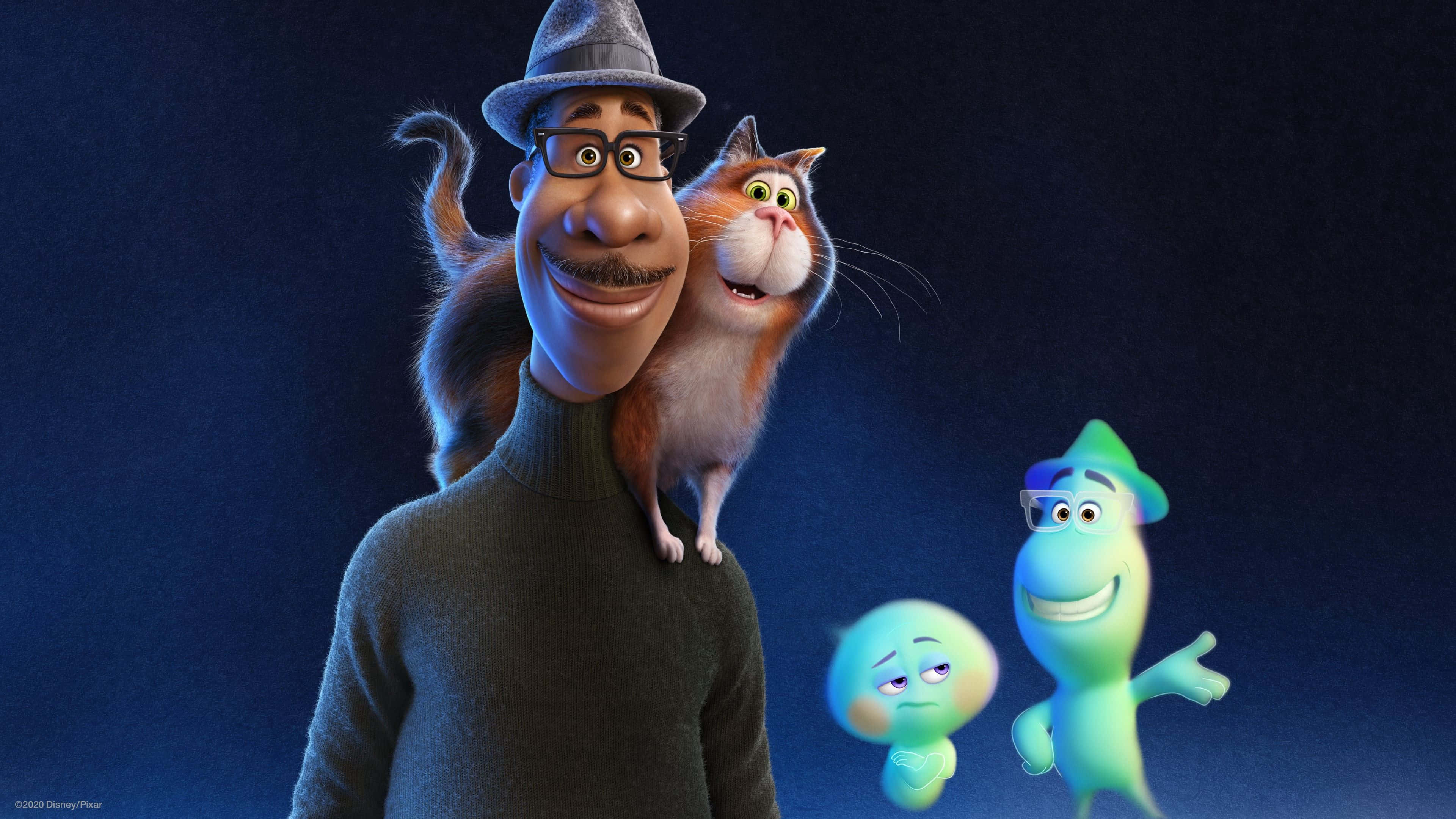 Disney 3d Movies 桌布 壁紙 — 一個戴帽微笑的男人，肩上有一隻貓，站在兩個發光的鬼魂般的人物旁邊，背景是深藍色。