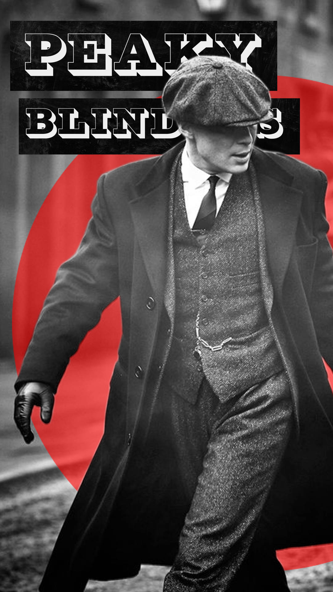 1920年代黑幫裝扮的男人在紅色圓形背景和 Peaky Blinders 文字下行走。 — Peaky Blinders 壁紙